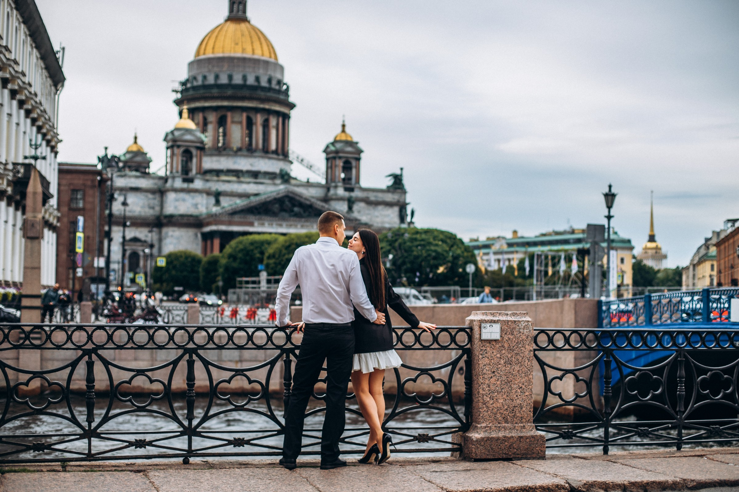 Антон и Ольга в июне. Фотопрогулка в Петербурге. Индивидуальный и семейный фотограф в Санкт-Петербурге