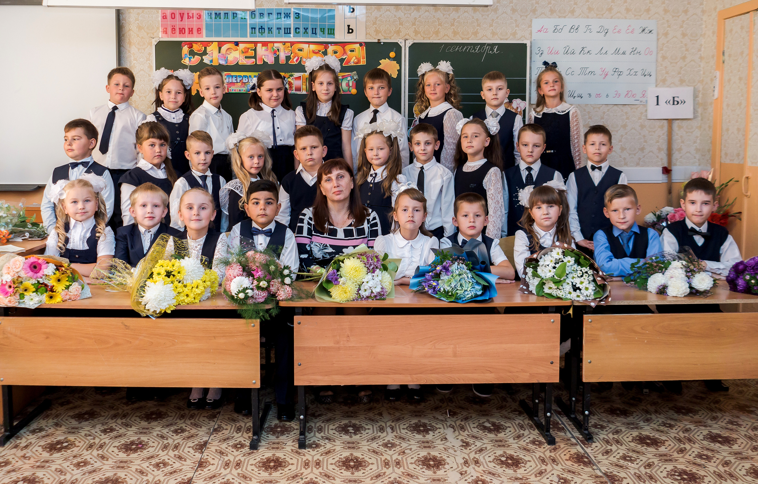 Групповая школьная фотография. Фотосъемка в детском саду и школе. Фотоальбомы и фотокниги ВЫПУСКНИК