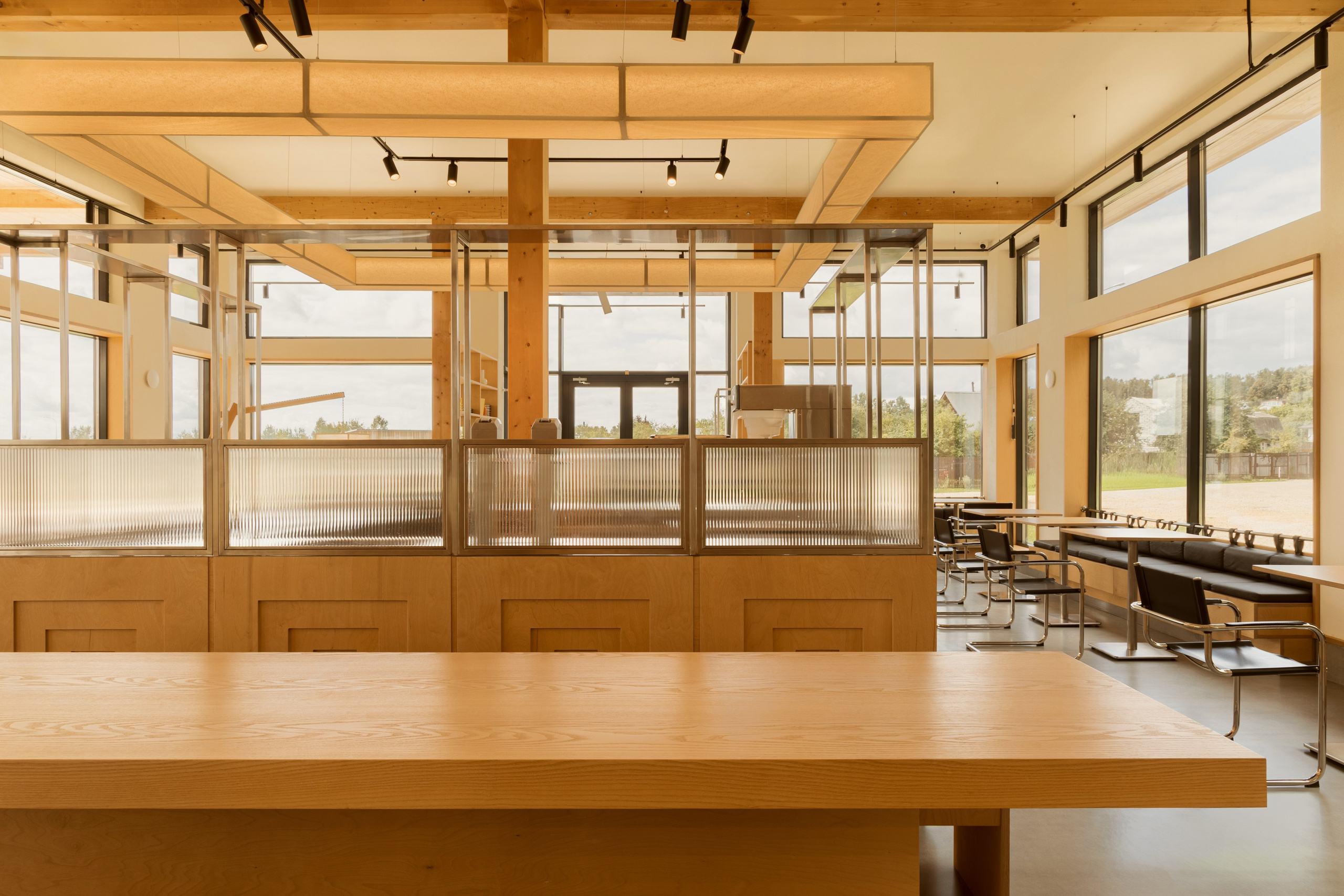 Модернистское кафе-пиццерия на природе: проект FruitDesign с акцентом на созерцание. Интерьерный фотограф в Нижнем Новгороде и Москве Владимир Гудков