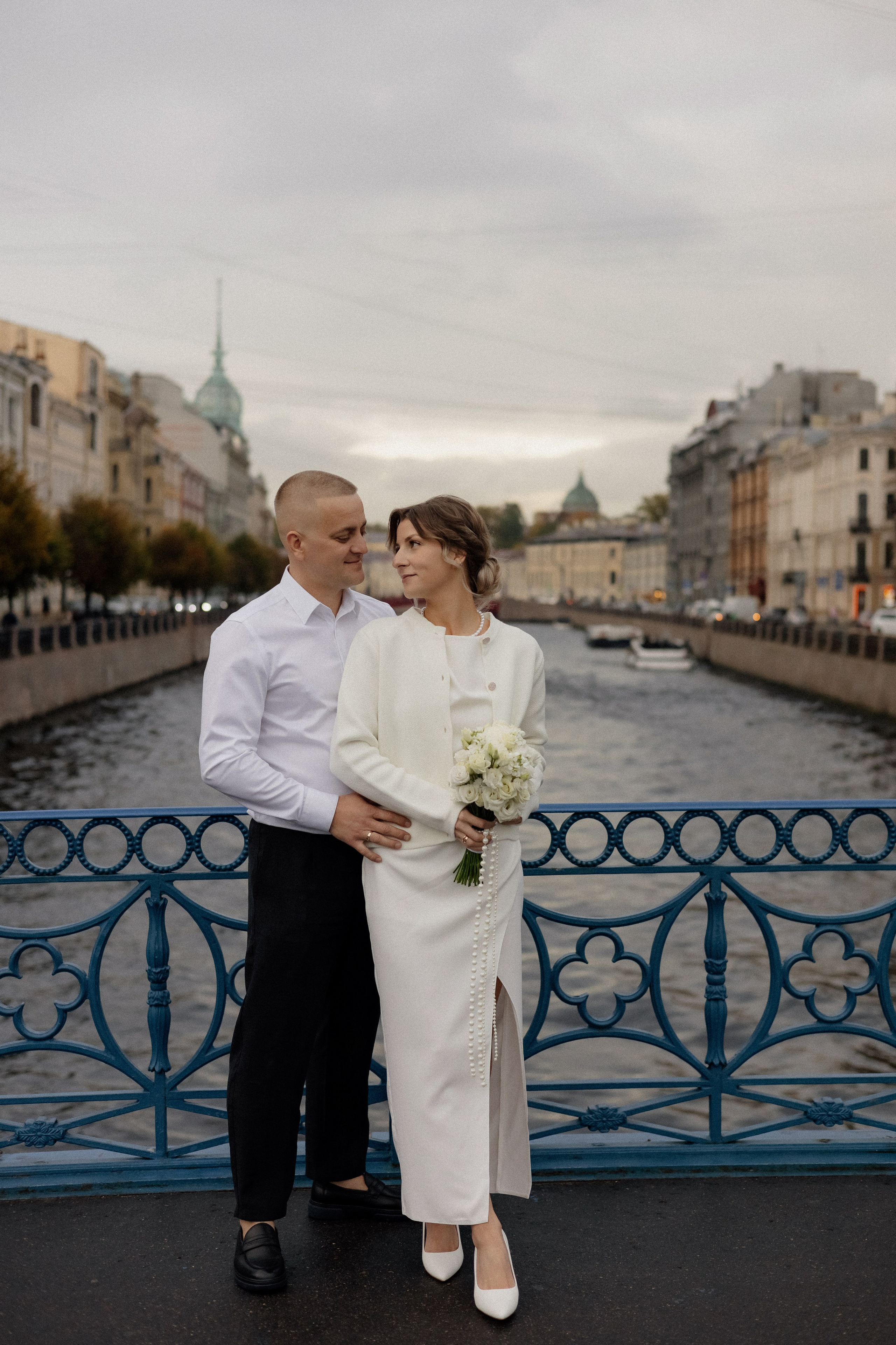 Свадебная прогулка у Исаакия. Свадебный фотограф в Санкт-Петербурге Ксения Кобышева