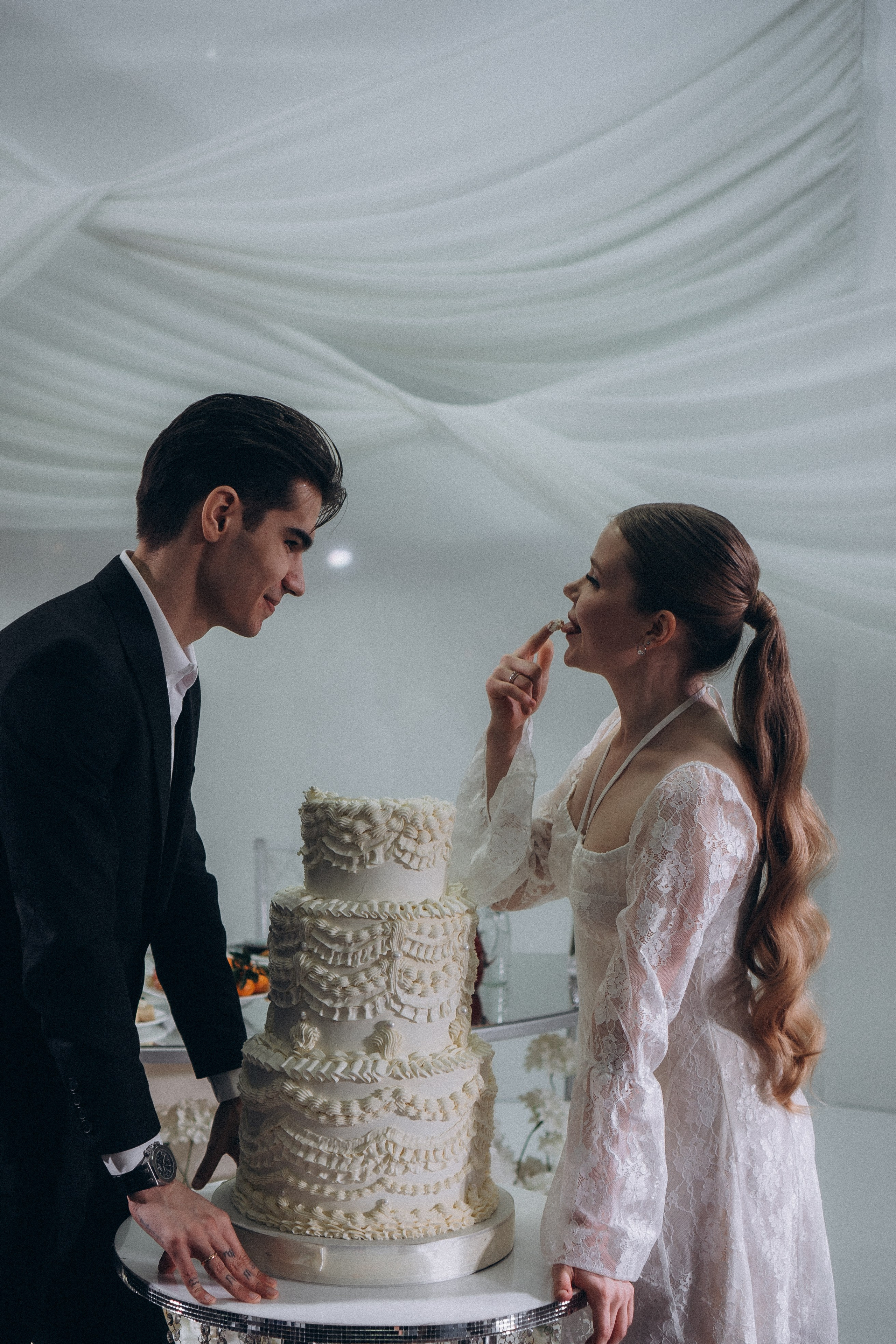 СВАДЕБНАЯ СЬЕМКА СБОРОВ В ОТЕЛЕ И ВЫЕЗД НА ЦЕРЕМОНИЮ (СНЯТО В СИБИРЕ В НИЖНЕВАРТОВСКЕ). Профессиональный фотограф, Санкт-Петербург — Виктория Богомолова