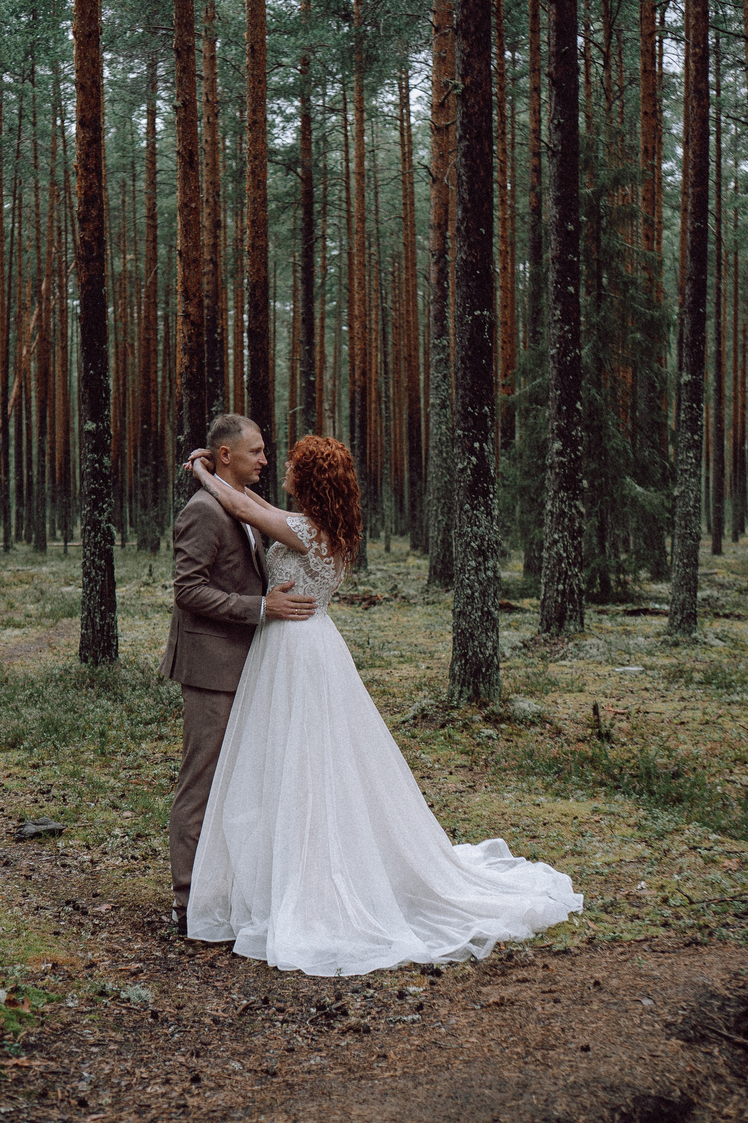 СВАДЕБНАЯ ФОТОСЕССИИЯ ПАРЫ В ГОРОДЕ ПРИОЗЕРСК В СОСНОВОМ ЛЕСУ И С ПИКАПОМ. Профессиональный фотограф, Санкт-Петербург — Виктория Богомолова