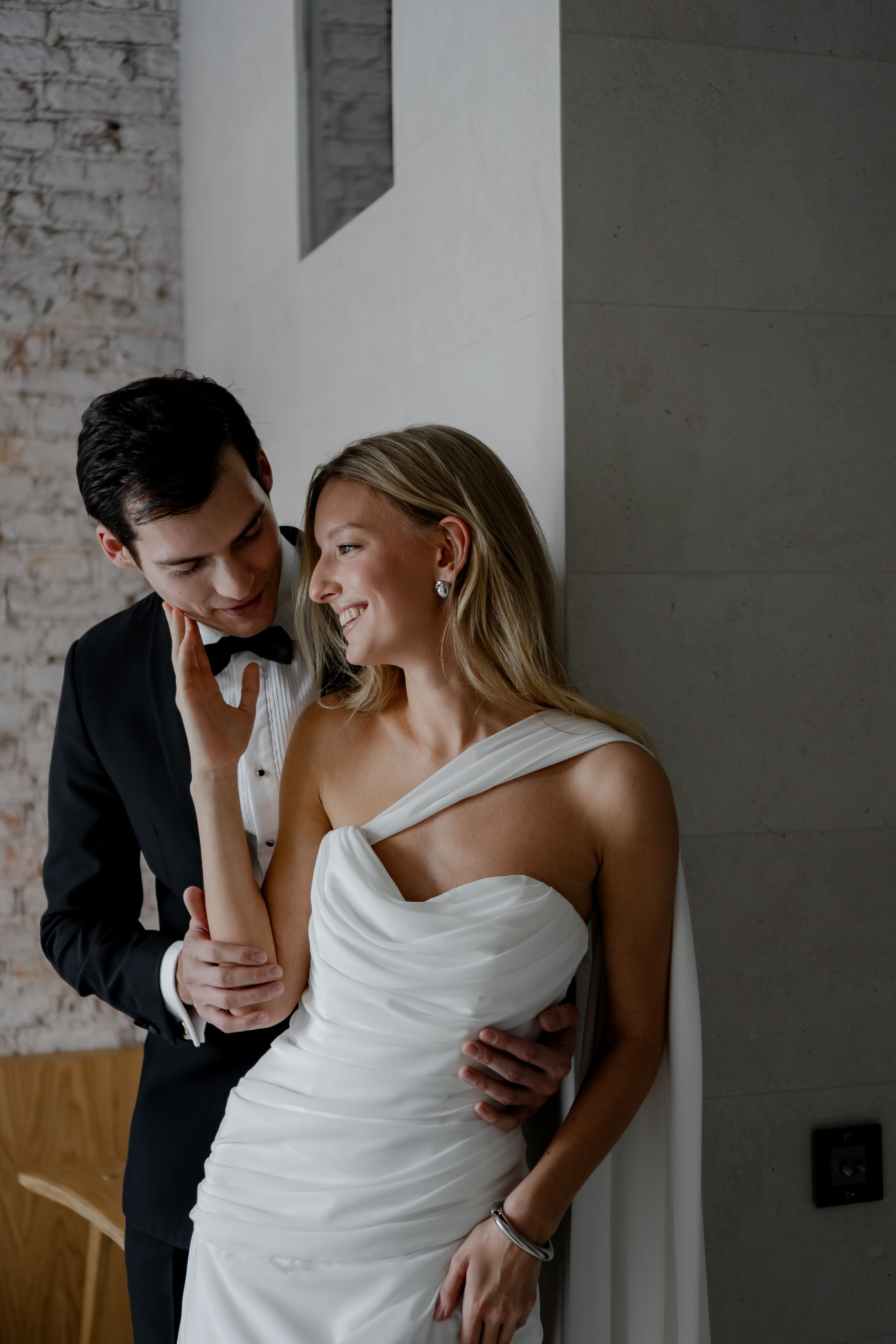 ЭЛЕГАНТНАЯ СВАДБЕНАЯ СЬЕМКА ЖЕНИХА И НЕВЕСТЫ В ДОРОГОМ ОТЕЛЕ САНКТ-ПЕТЕРБУРГА. Профессиональный фотограф, Санкт-Петербург — Виктория Богомолова