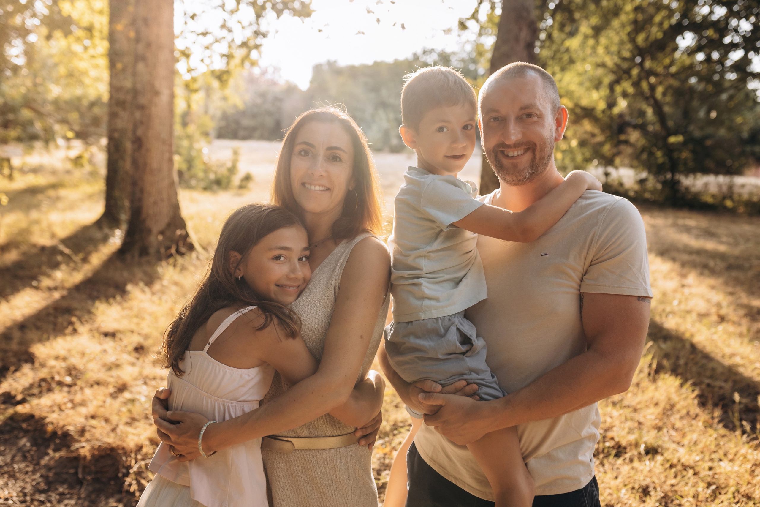 Séance famille en exterieur. Photographe des familles et enfants à Nantes et alentours
