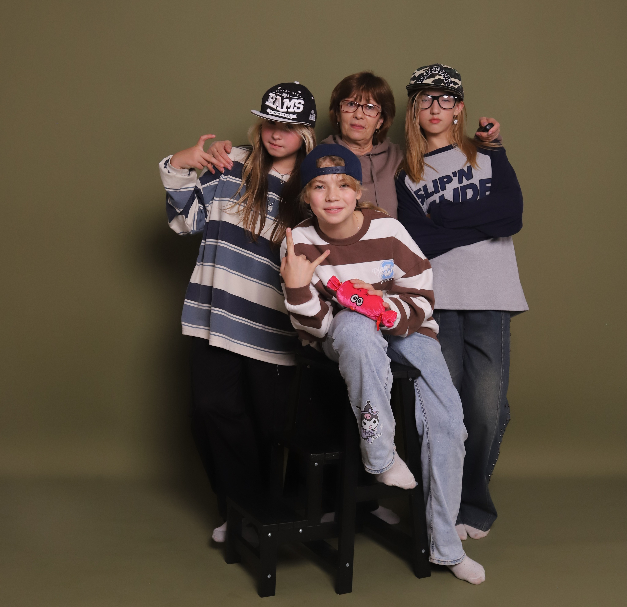 Реальные фотографии наших гостей. Фотостудия самообслуживания. Студия без фотографа в Твери