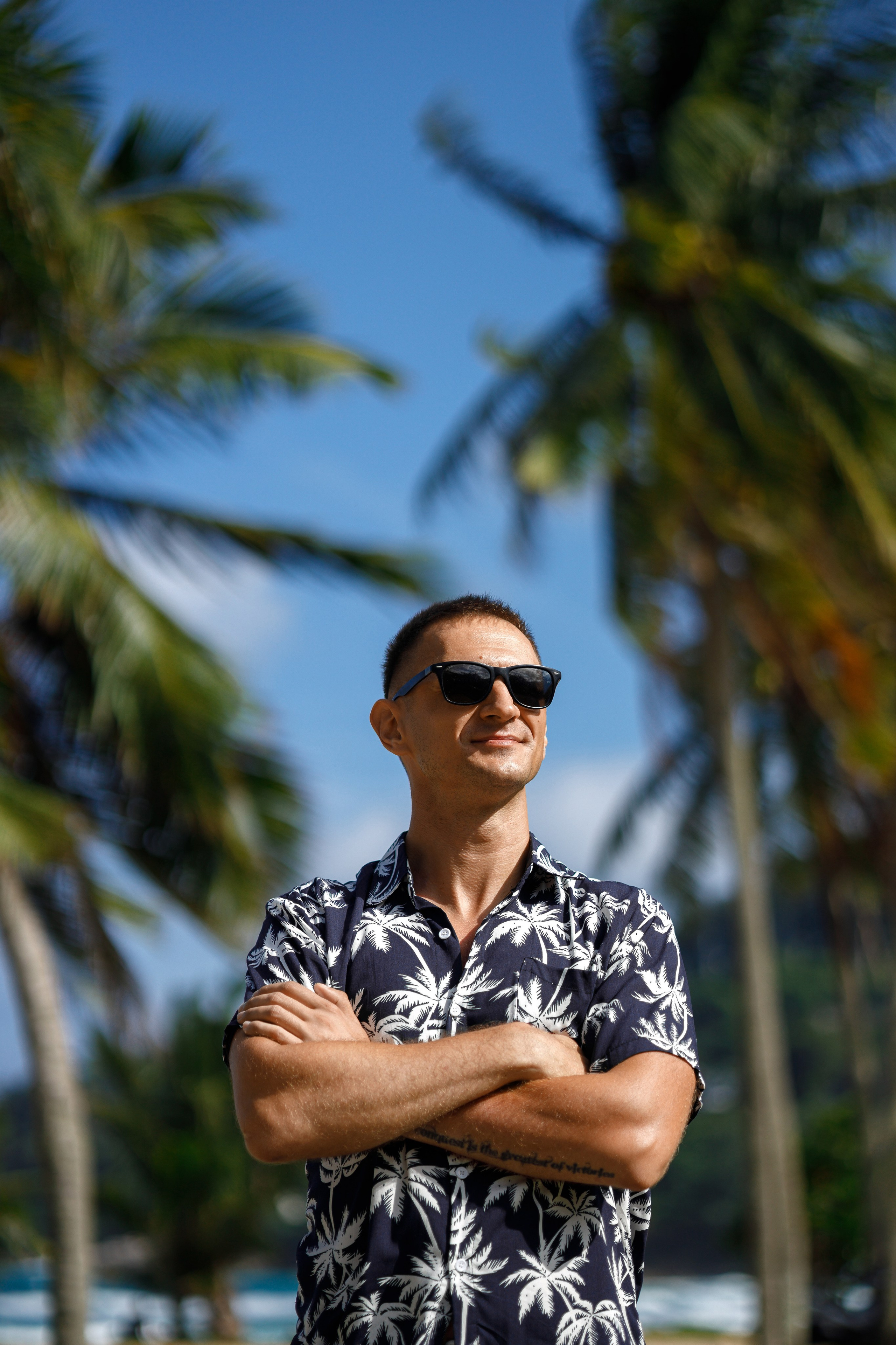 Professional photographer in Phuket, photo shoot against the backdrop of tropical palm trees