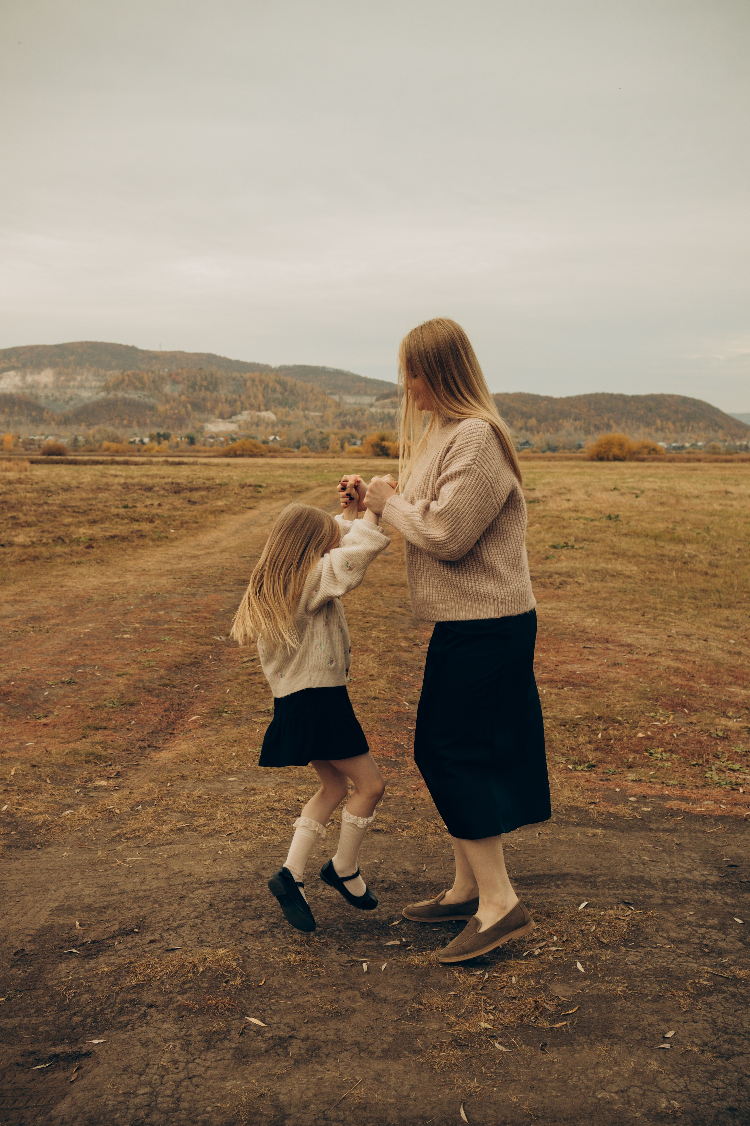 Оксана и София