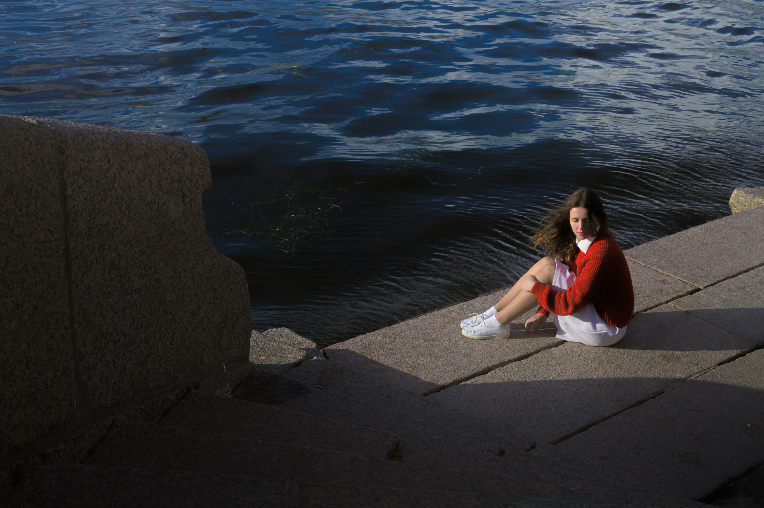 Neva — Red (2026). Портретный фотограф в Санкт-Петербурге Санджар Загидуллин