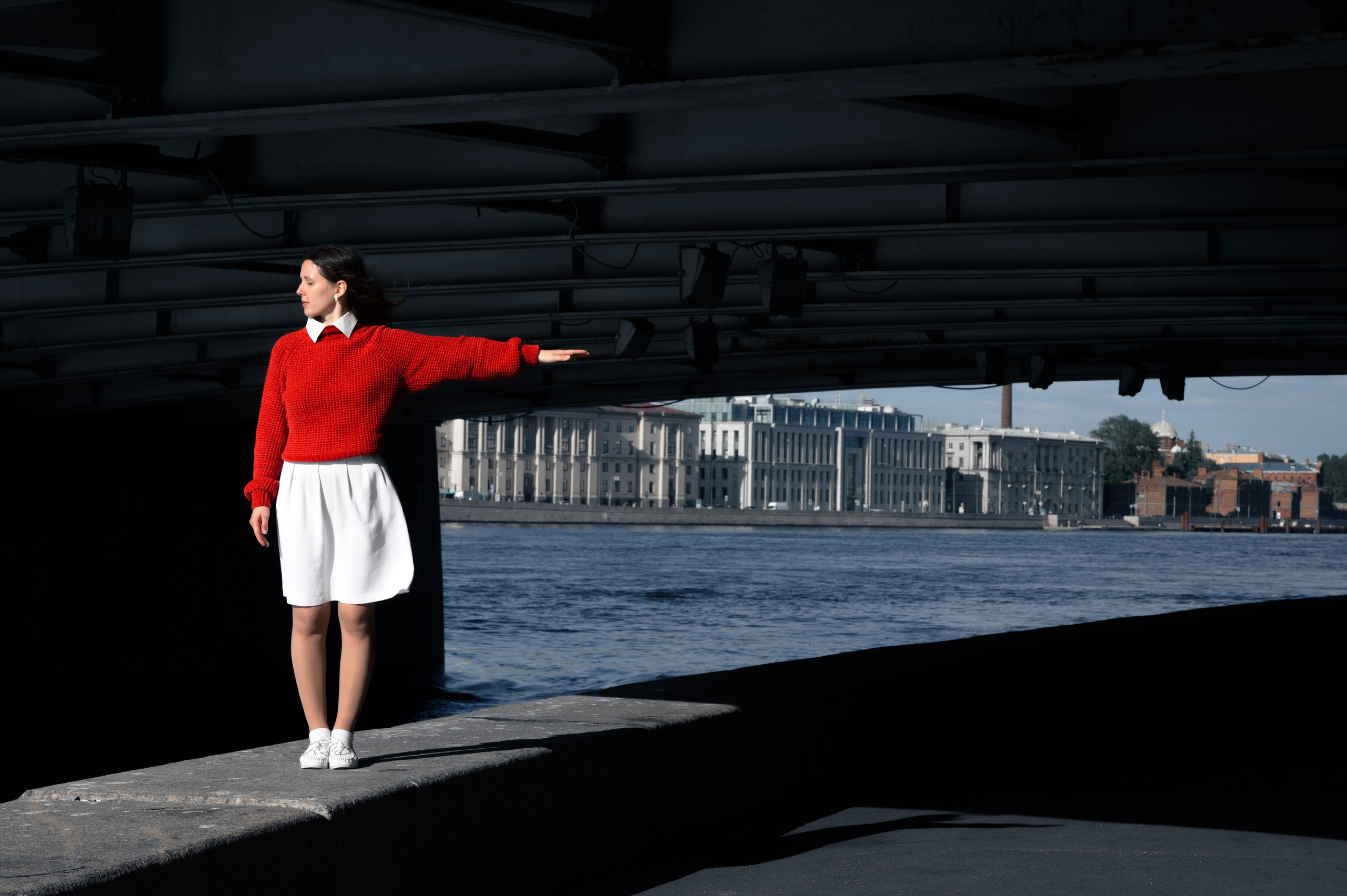 Neva — Red (2026). Портретный фотограф в Санкт-Петербурге Санджар Загидуллин