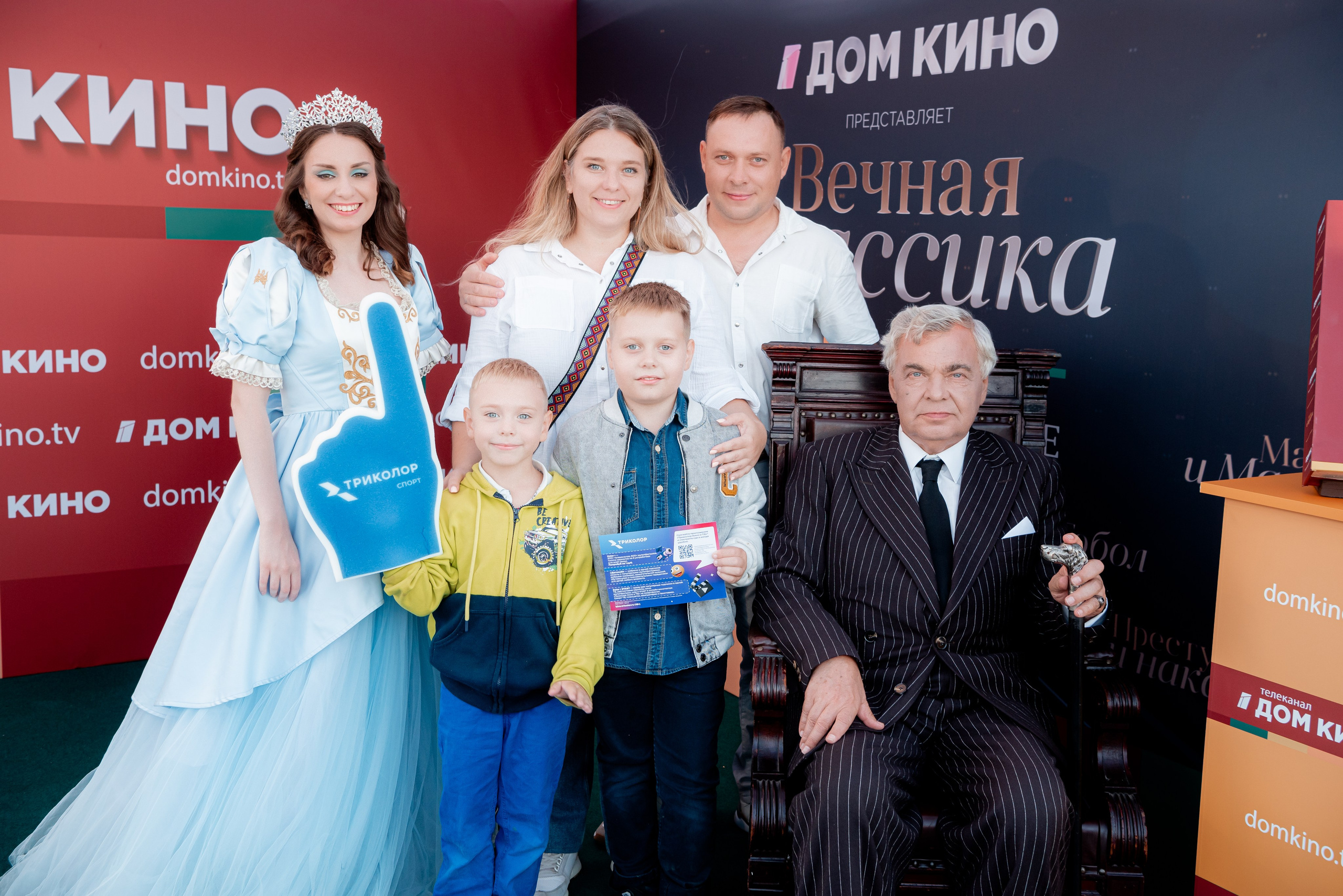 Портретные фото с артистами в палатке Триколор Дом Кинов на день города Волгоград. Фотограф в Волгограде и Волжском Александр Горбань