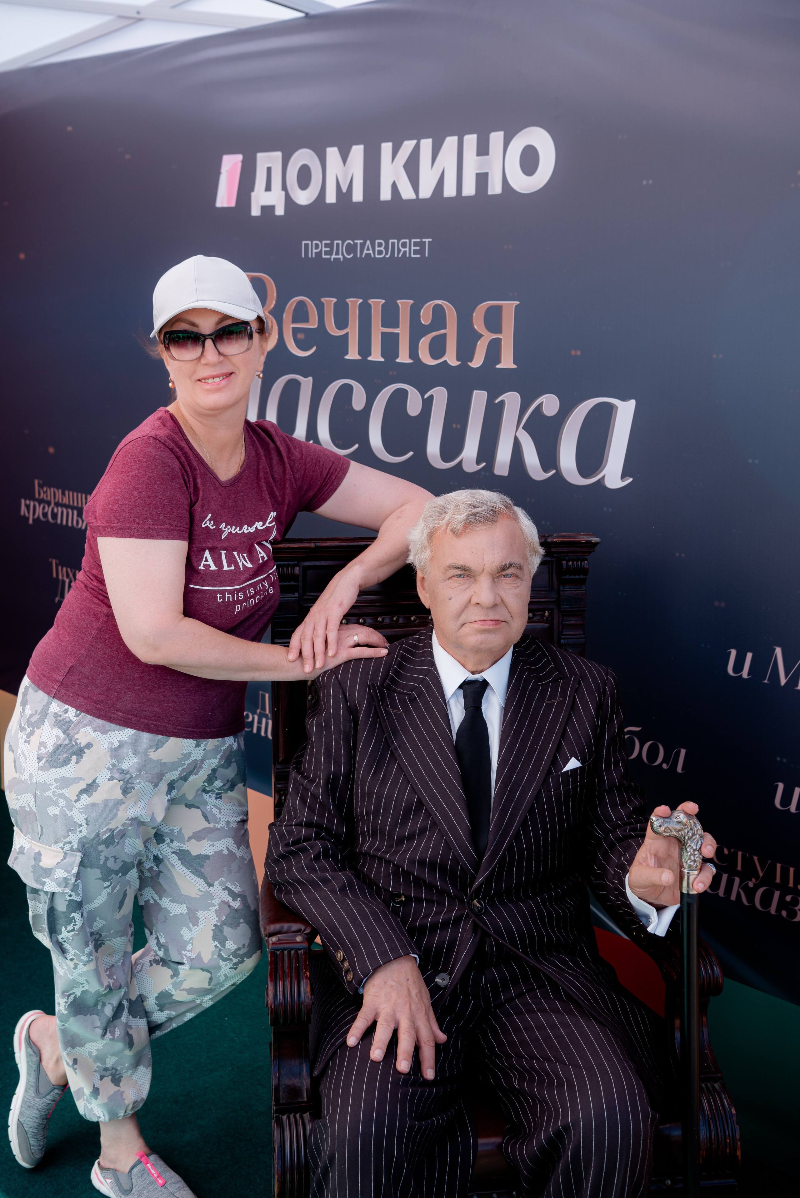 Портретные фото с артистами в палатке Триколор Дом Кинов на день города Волгоград. Фотограф в Волгограде и Волжском Александр Горбань