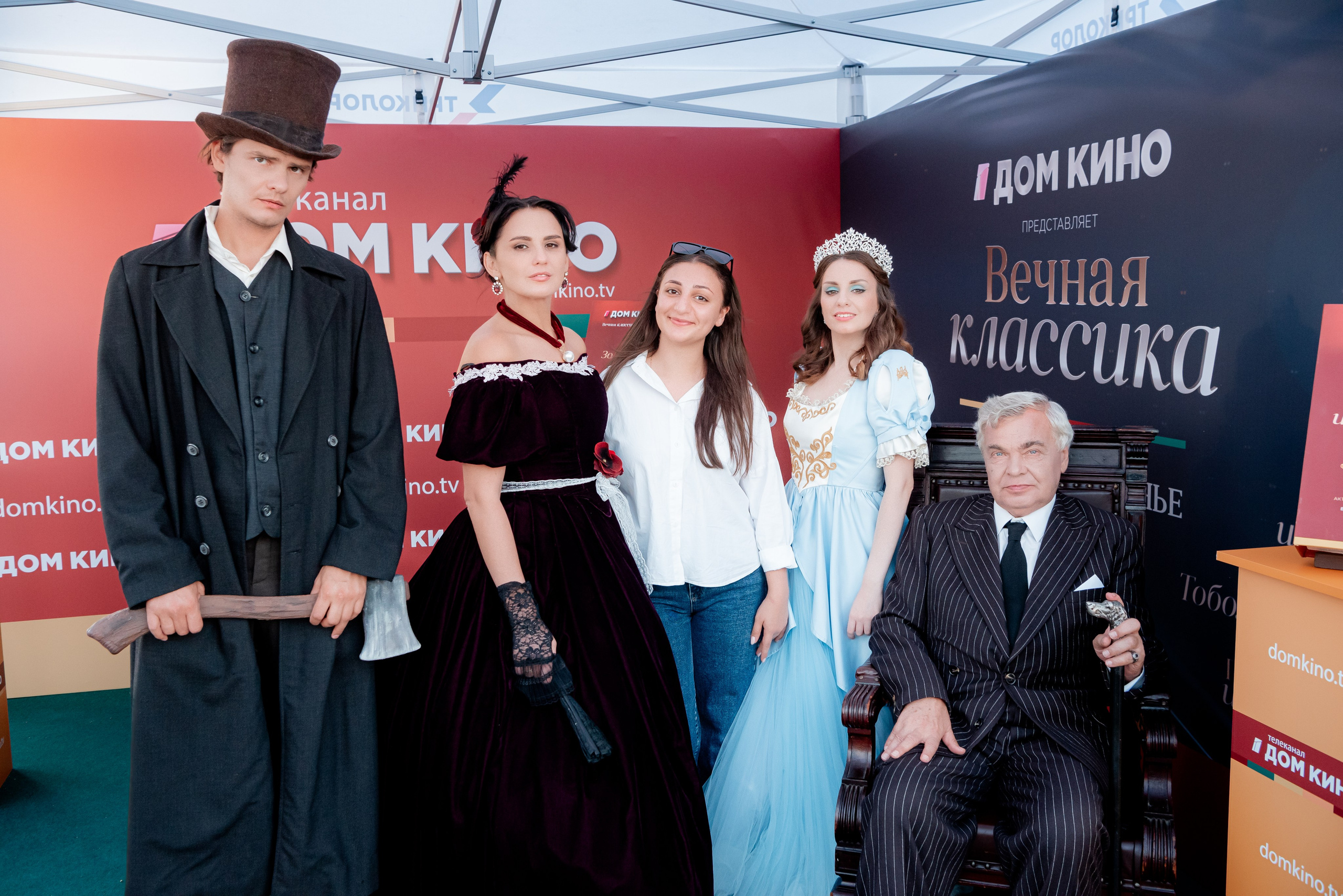 Портретные фото с артистами в палатке Триколор Дом Кинов на день города Волгоград. Фотограф в Волгограде и Волжском Александр Горбань