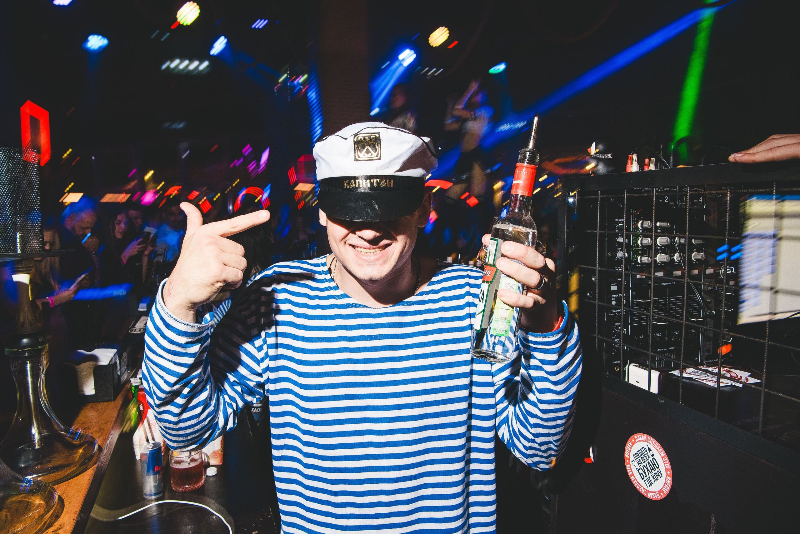 Фотоотчёты о вечеринках для НеБар Волгоград. Или стиль «пьяный фотограф». Фотограф в Волгограде и Волжском Александр Горбань