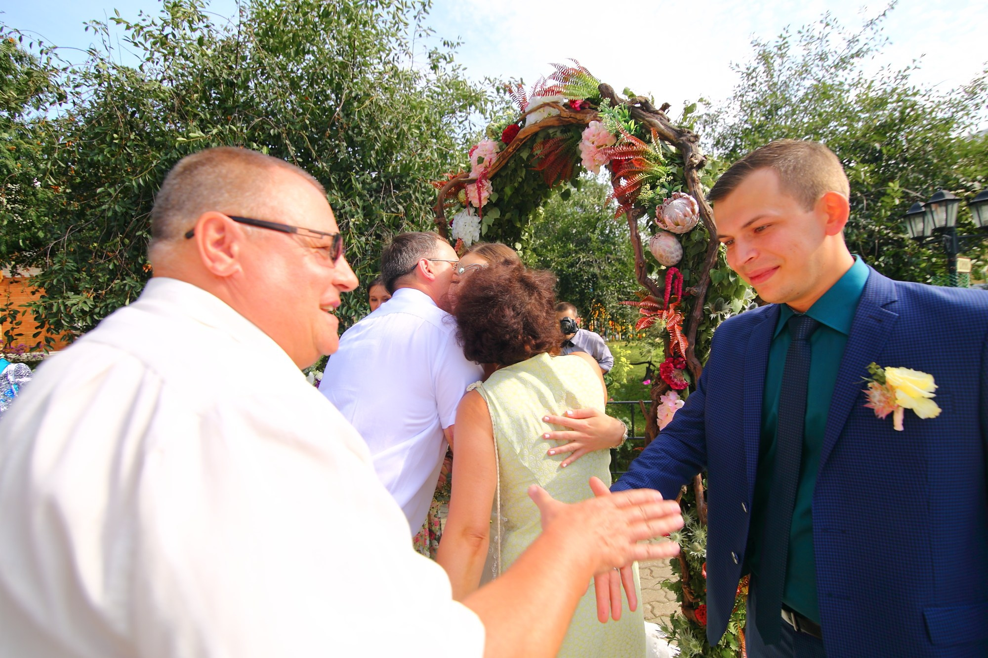 Выездная регистрация в красивом месте в Ярославле. Свадебный и репортажный фотограф в Ярославле и Санкт-Петербурге Роман Микрюков