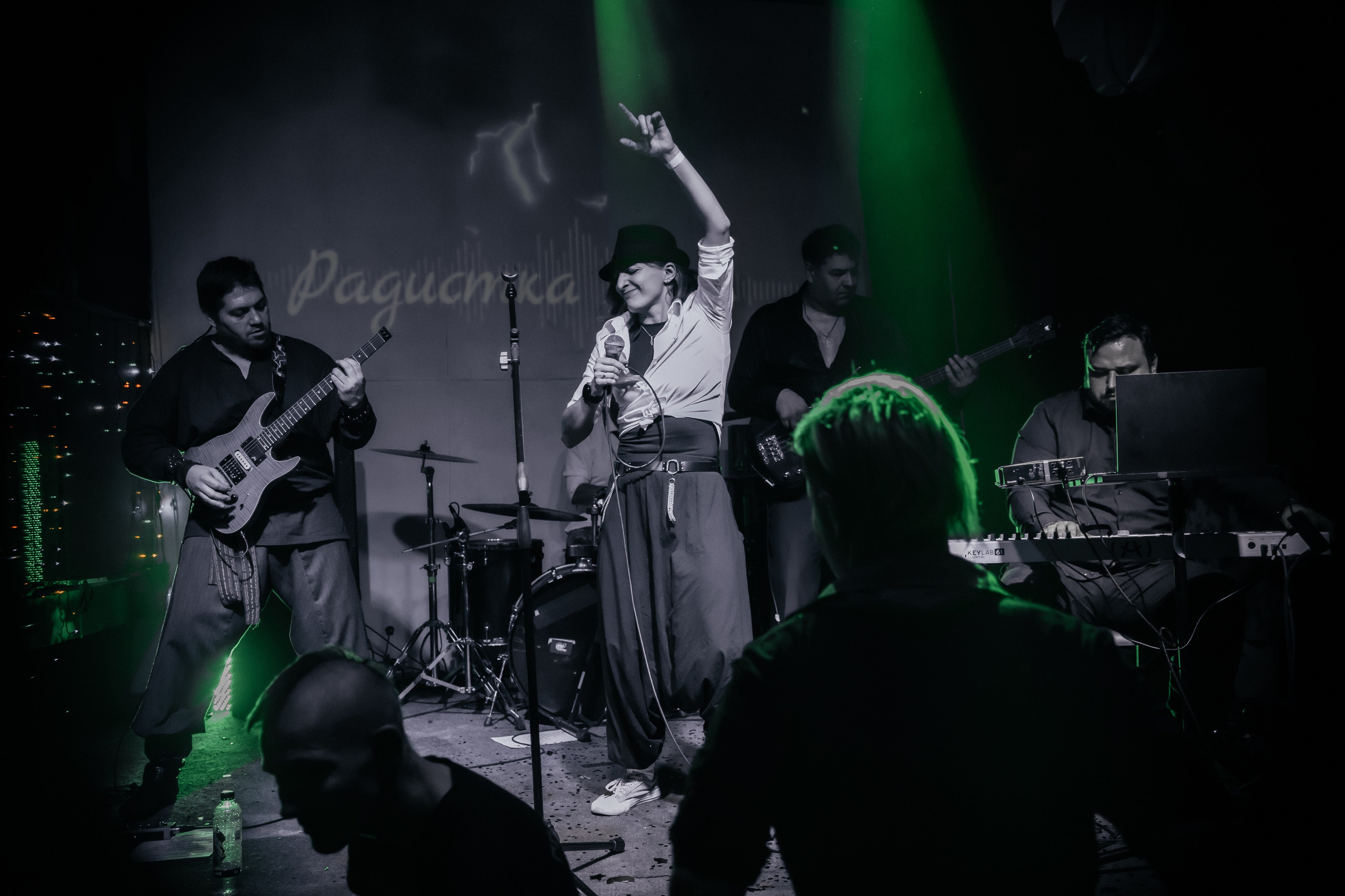 Радистка Кэт. Рок-ёлка, клуб-галерея Эрмитаж. 21.12.2024. Фотограф Регина Крикунова г. Красноярск