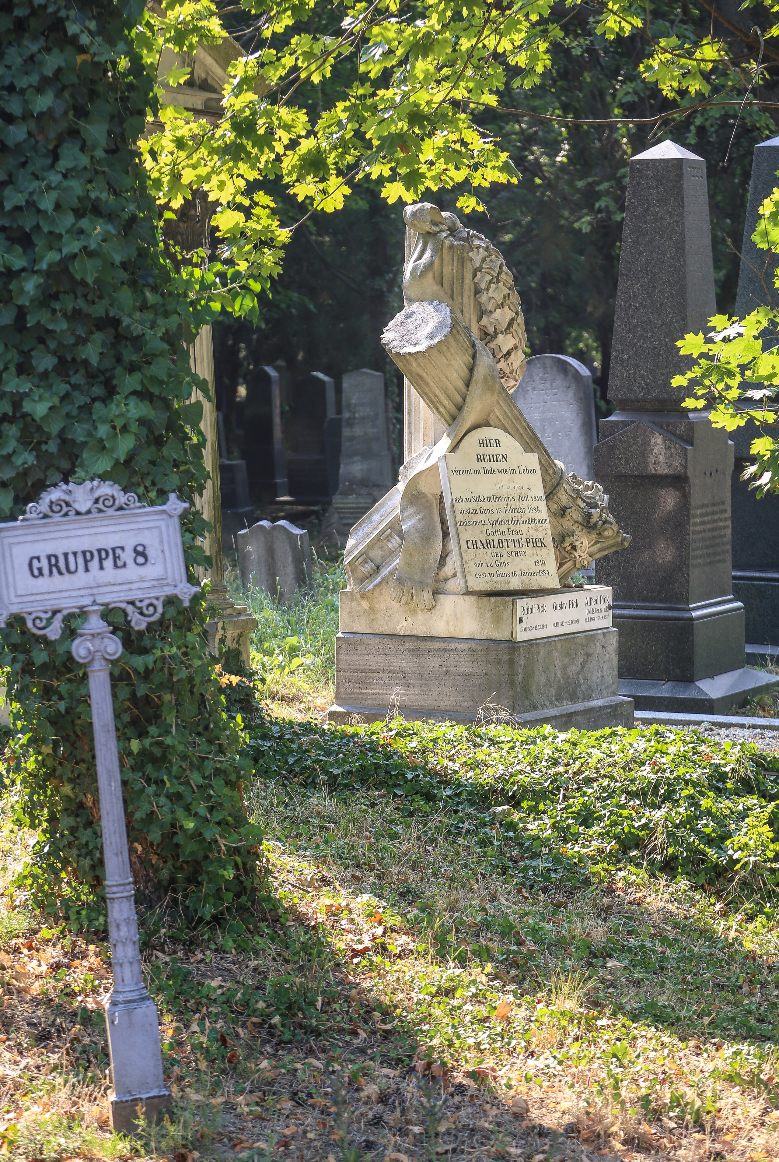 Австрия: Вена — Юденплатц и Центральной кладбище. Дарья Письменюк / Darya Leitstern — фотограф, музыкант, журналист, путешественник