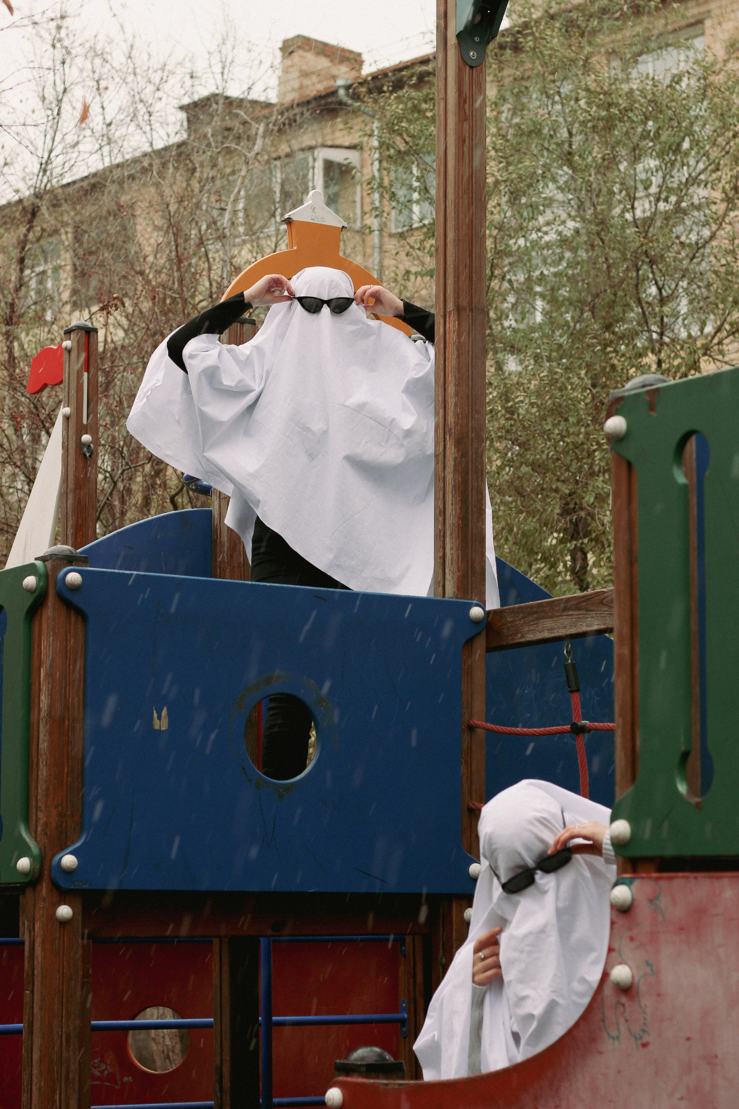 Милые привидения Алёна и Альбина. Фотограф Красноярск