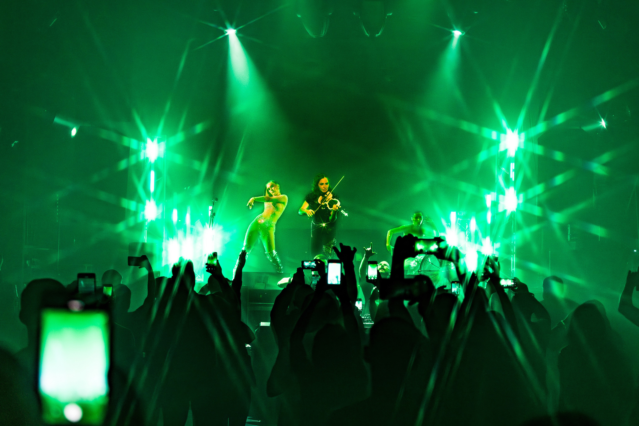 System Reality: Glow! в клубе Фабрика, Екатеринбург. Репортажный фотограф Екатеринбург | Яркий, качественный репортаж | Концерты, клубы, репортаж, праздники, корпоративы