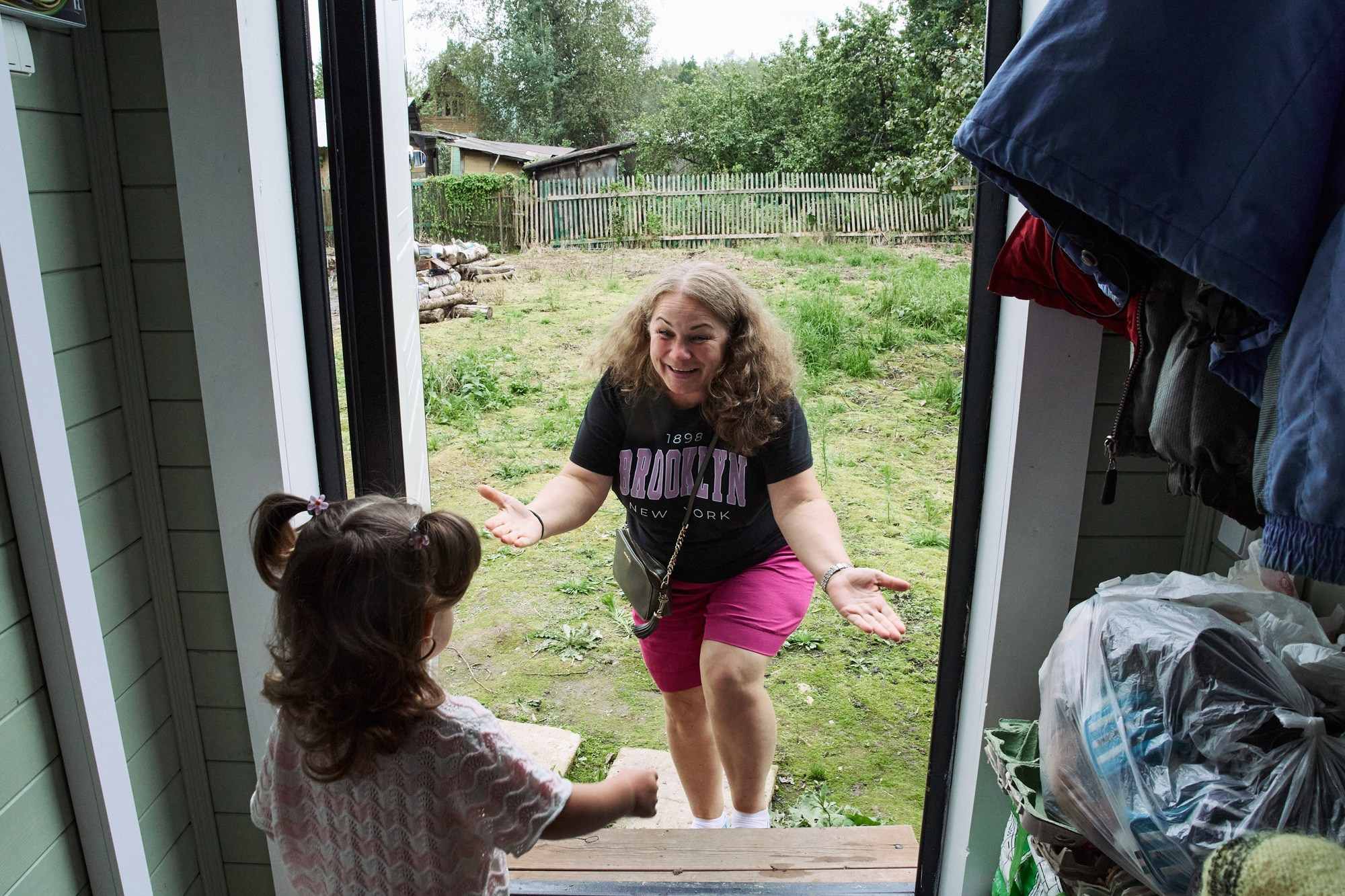Фотограф на детский день рождения в Москве и Подмосковье: репортажная съемка живых эмоций на даче. Контентный и репортажный фотограф Виталий Кулешов | Москва