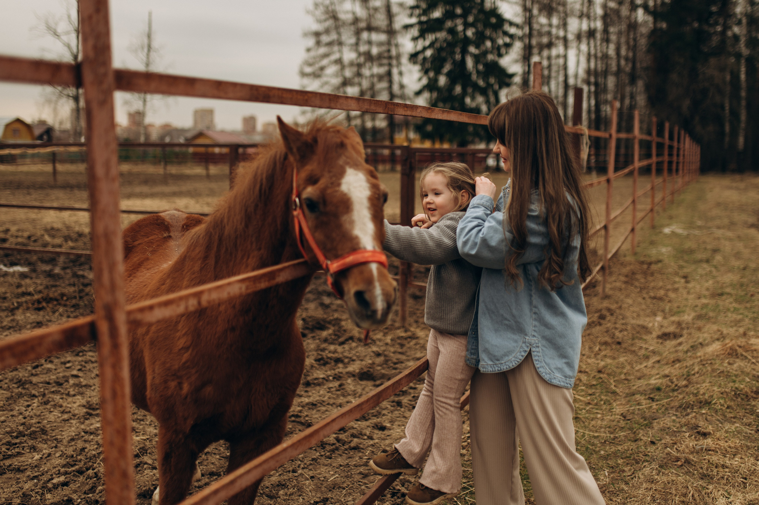 На конюшне. Семейный фотограф Нагорнова Виктория