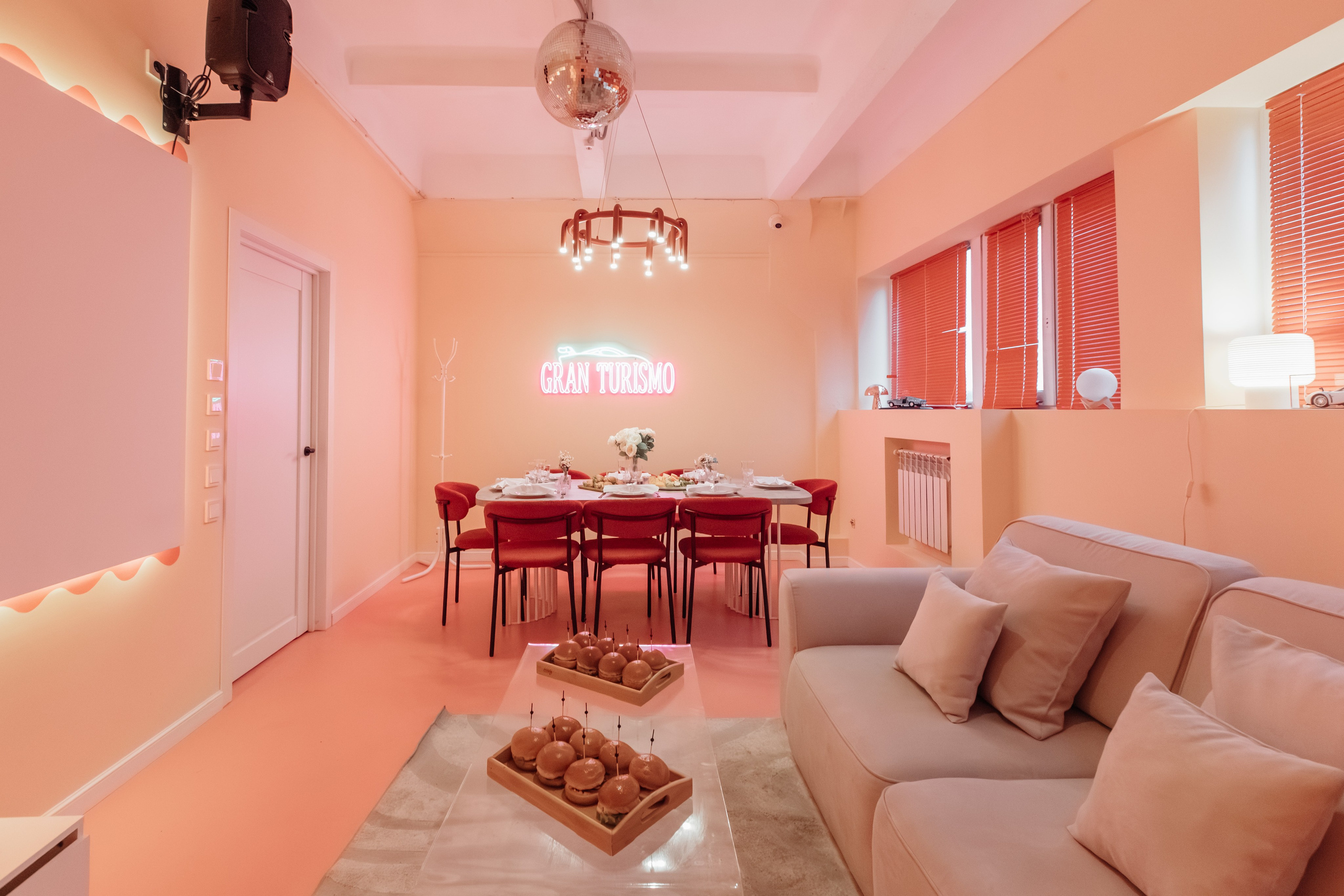 Гран Туризмо. Аренда лофта в СПб для мероприятий