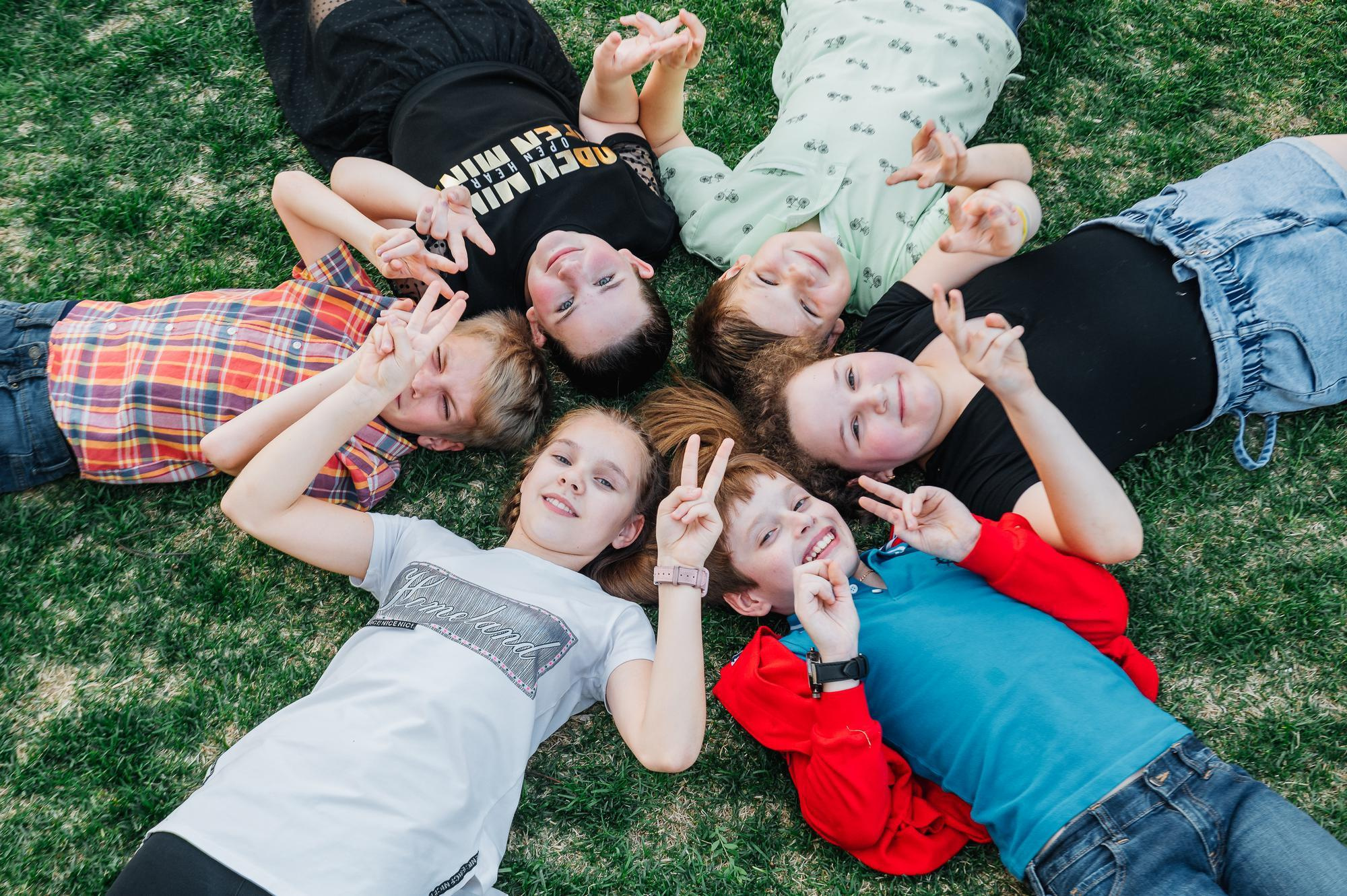 Школьники, фото на улице