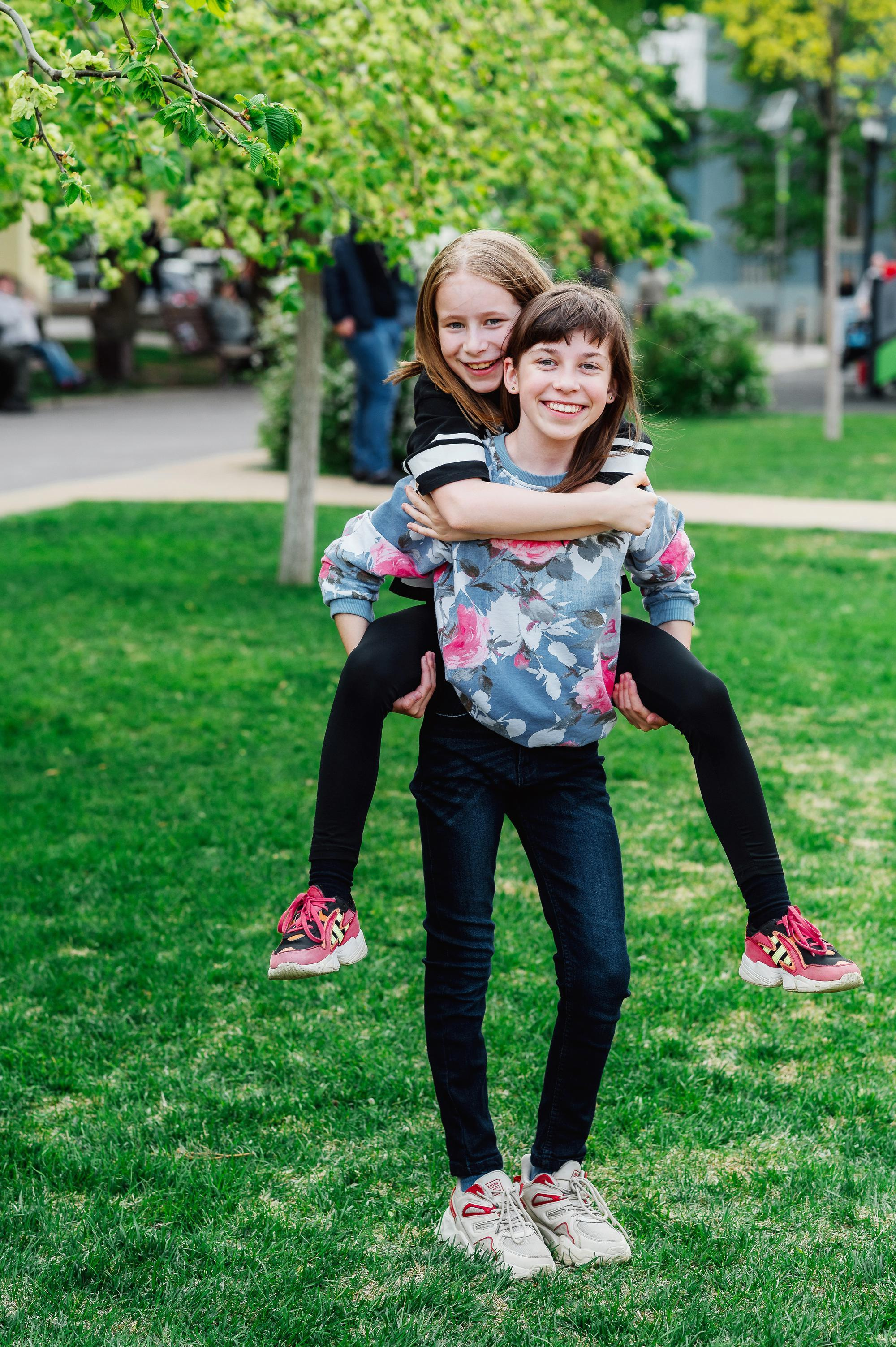 Школьники, фото на улице