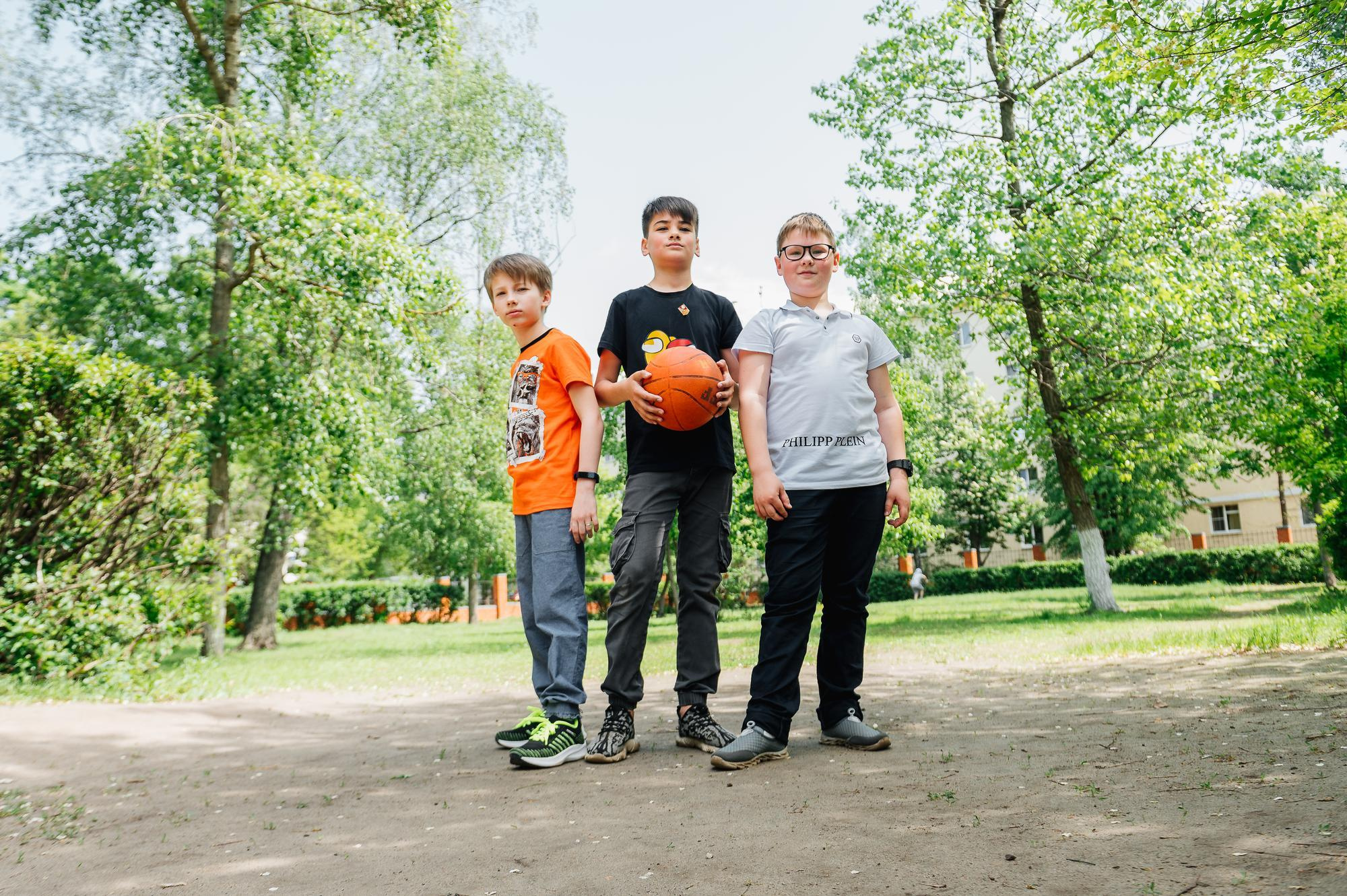 Школьники, фото на улице