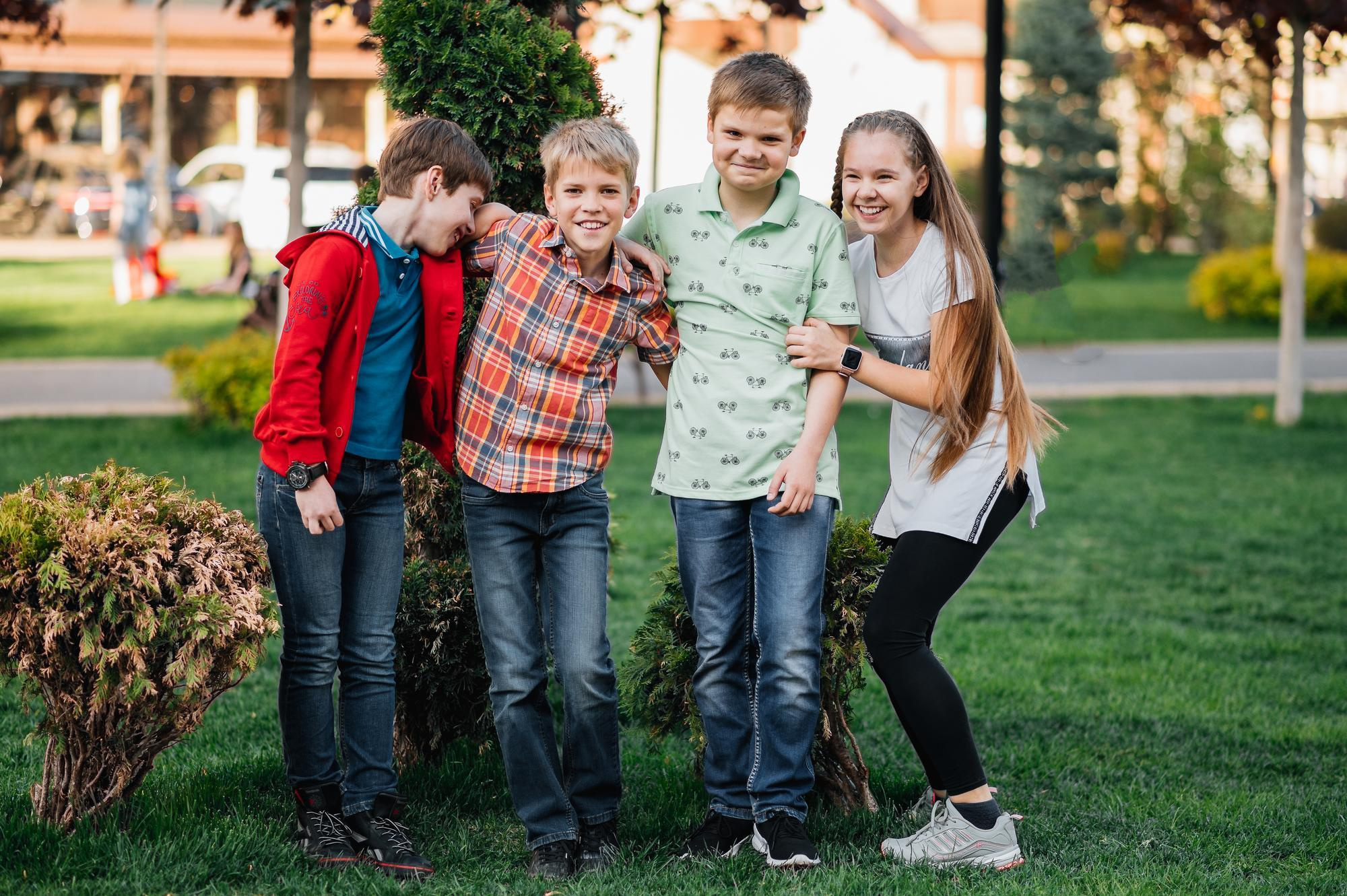 Школьники, фото на улице