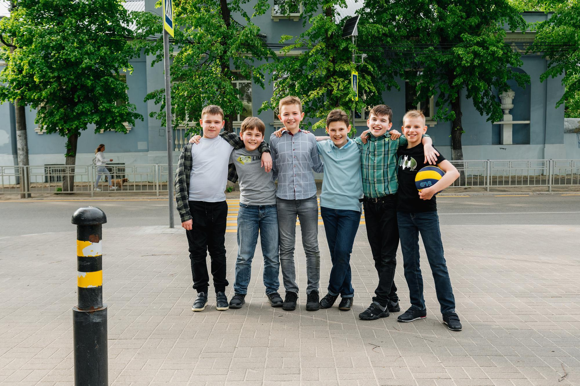Школьники, фото на улице