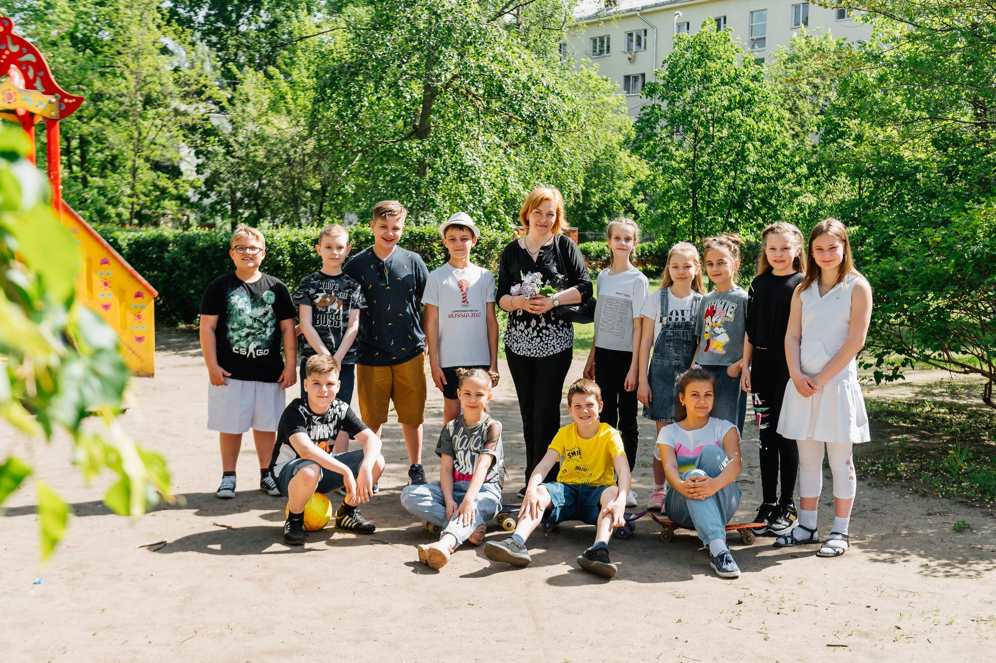 Школьники, фото на улице