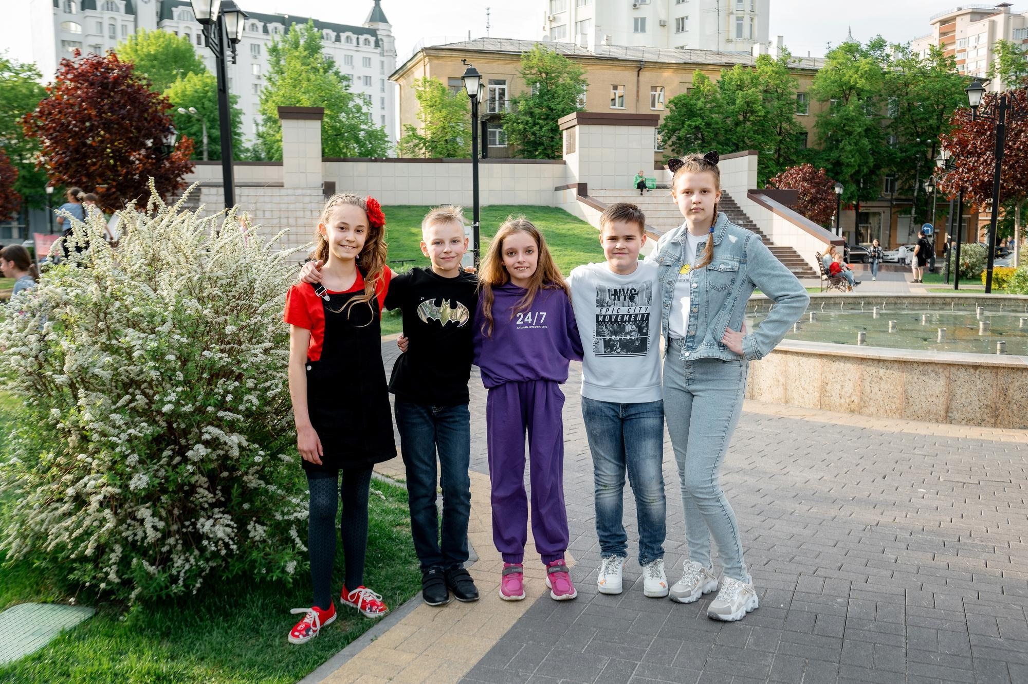 Школьники, фото на улице