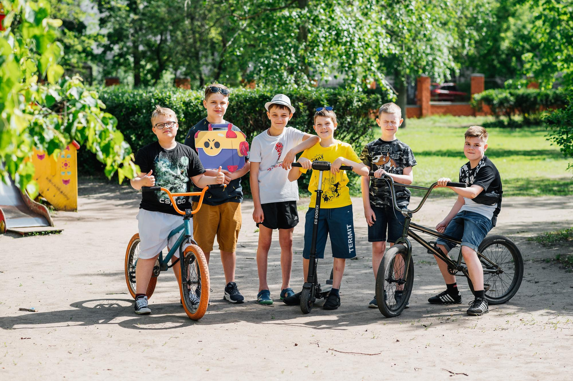 Школьники, фото на улице