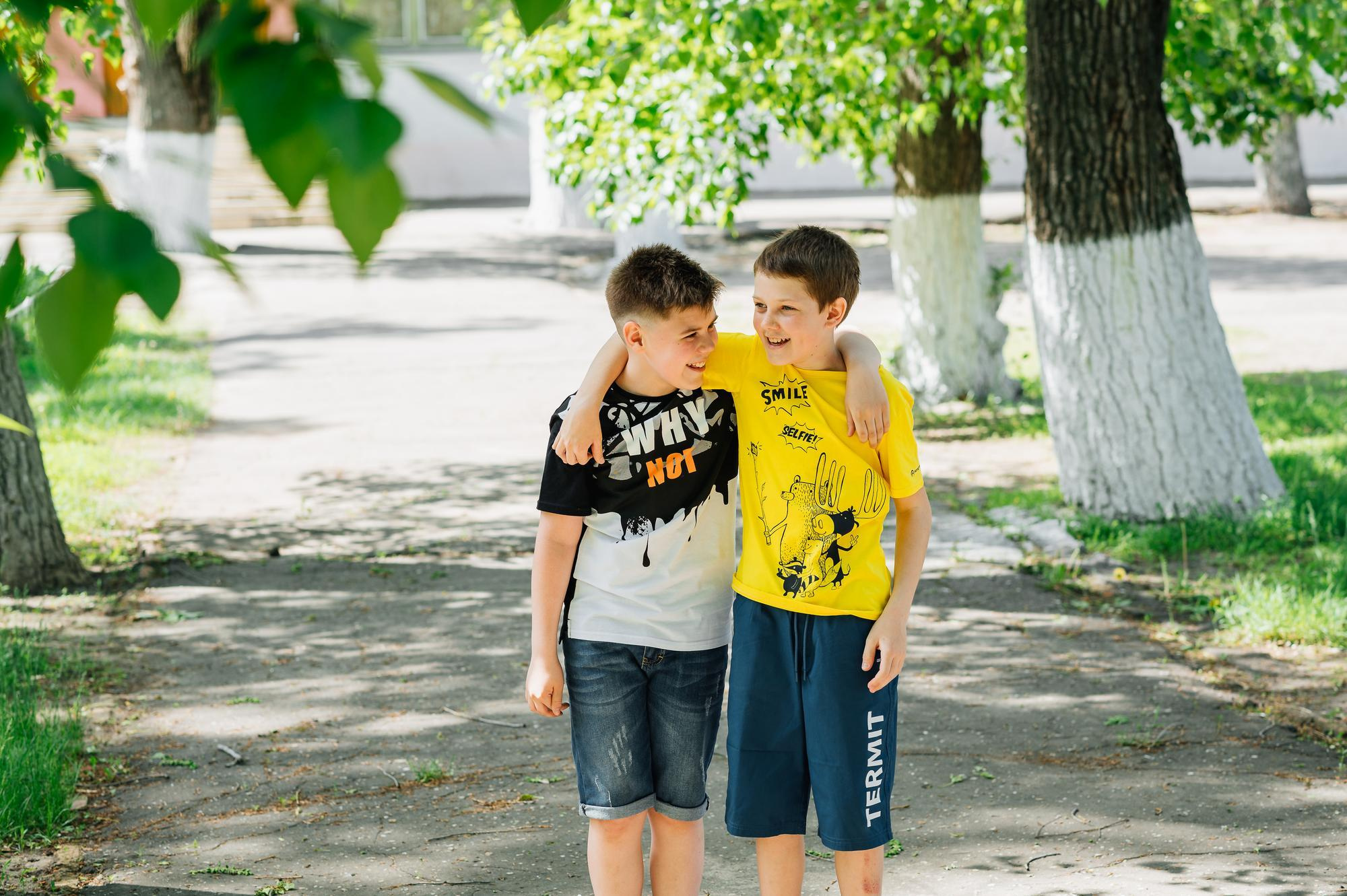 Школьники, фото на улице