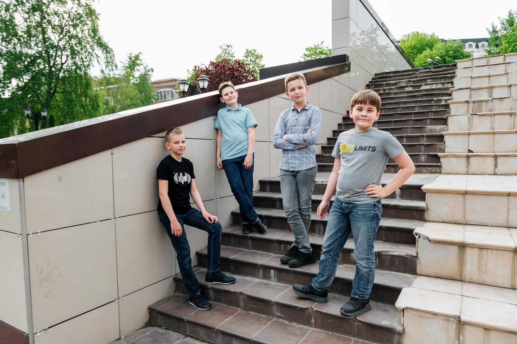 Школьники, фото на улице