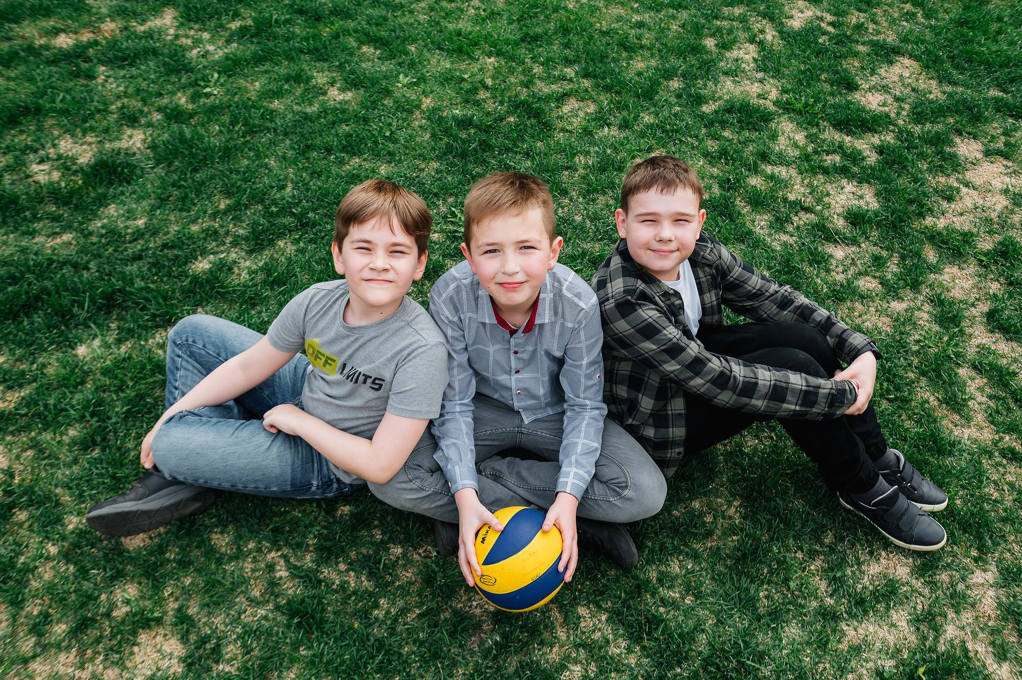 Школьники, фото на улице