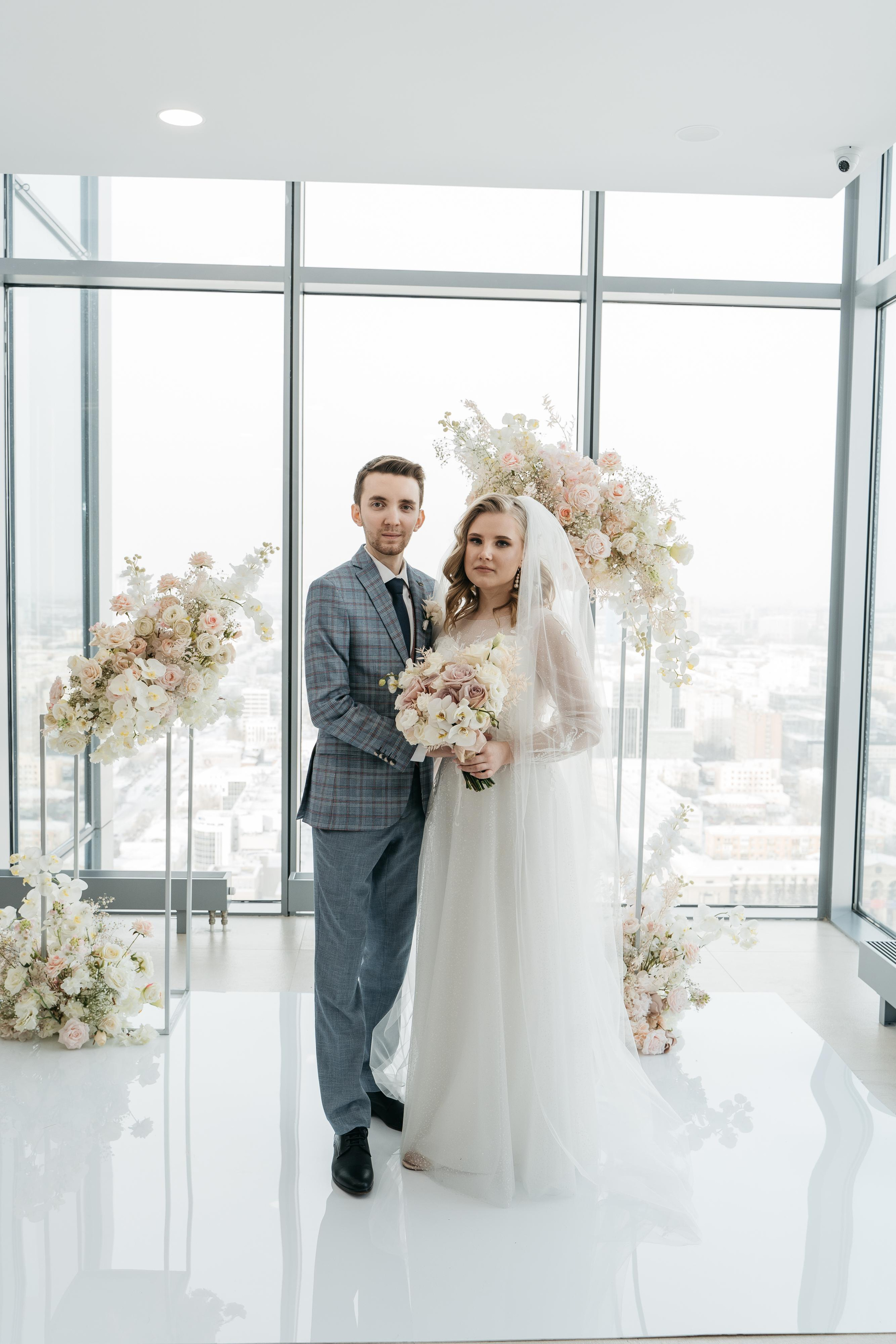 Свадебная фотосессия в Екатеринбурге, свадебная фотосессия в фотостудии Лаборатория, сниму красиво ваше событие. Фотограф Татьяна Мамонтова