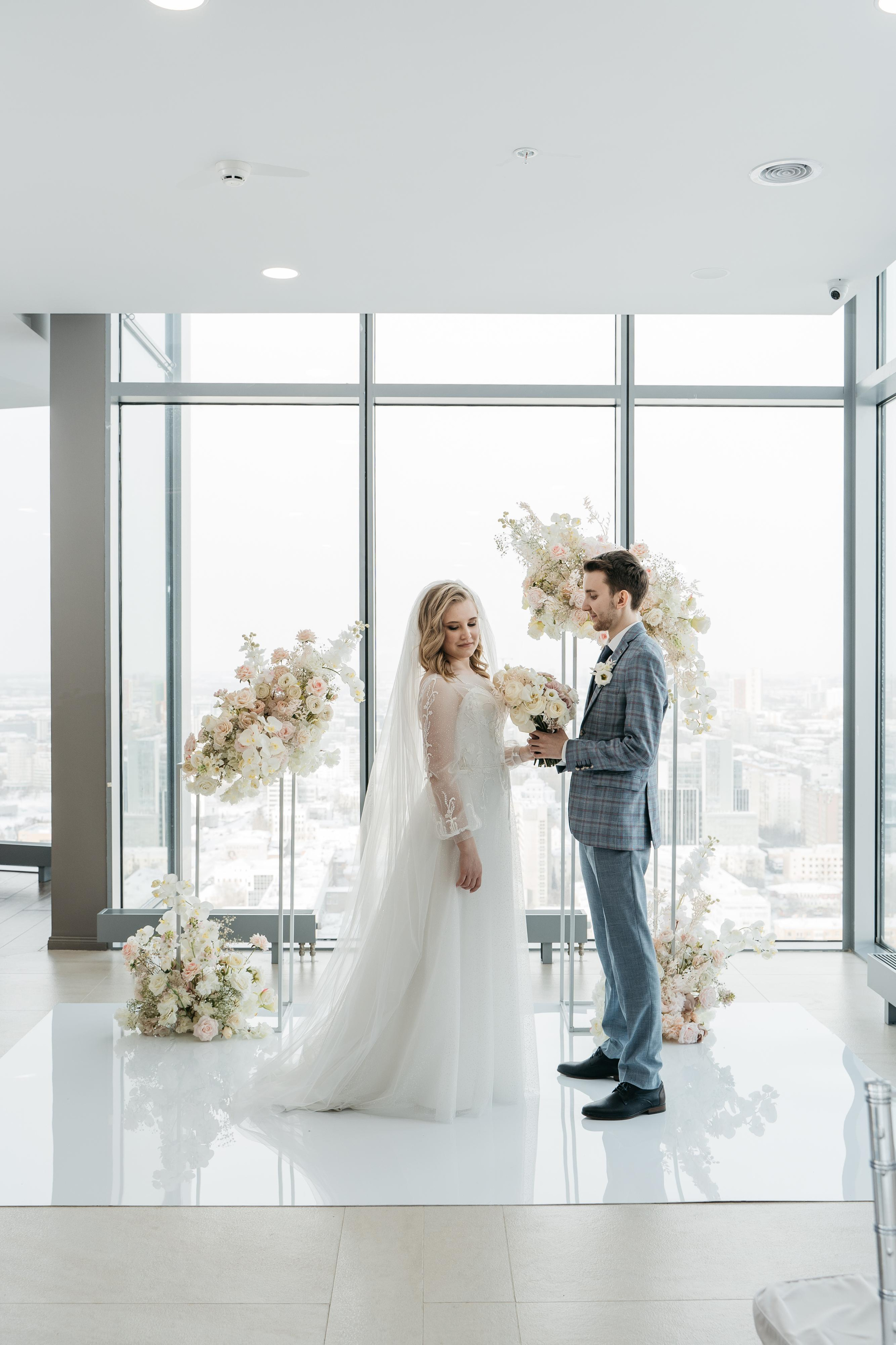 Свадебная фотосессия в Екатеринбурге, свадебная фотосессия в фотостудии Лаборатория, сниму красиво ваше событие. Фотограф Татьяна Мамонтова