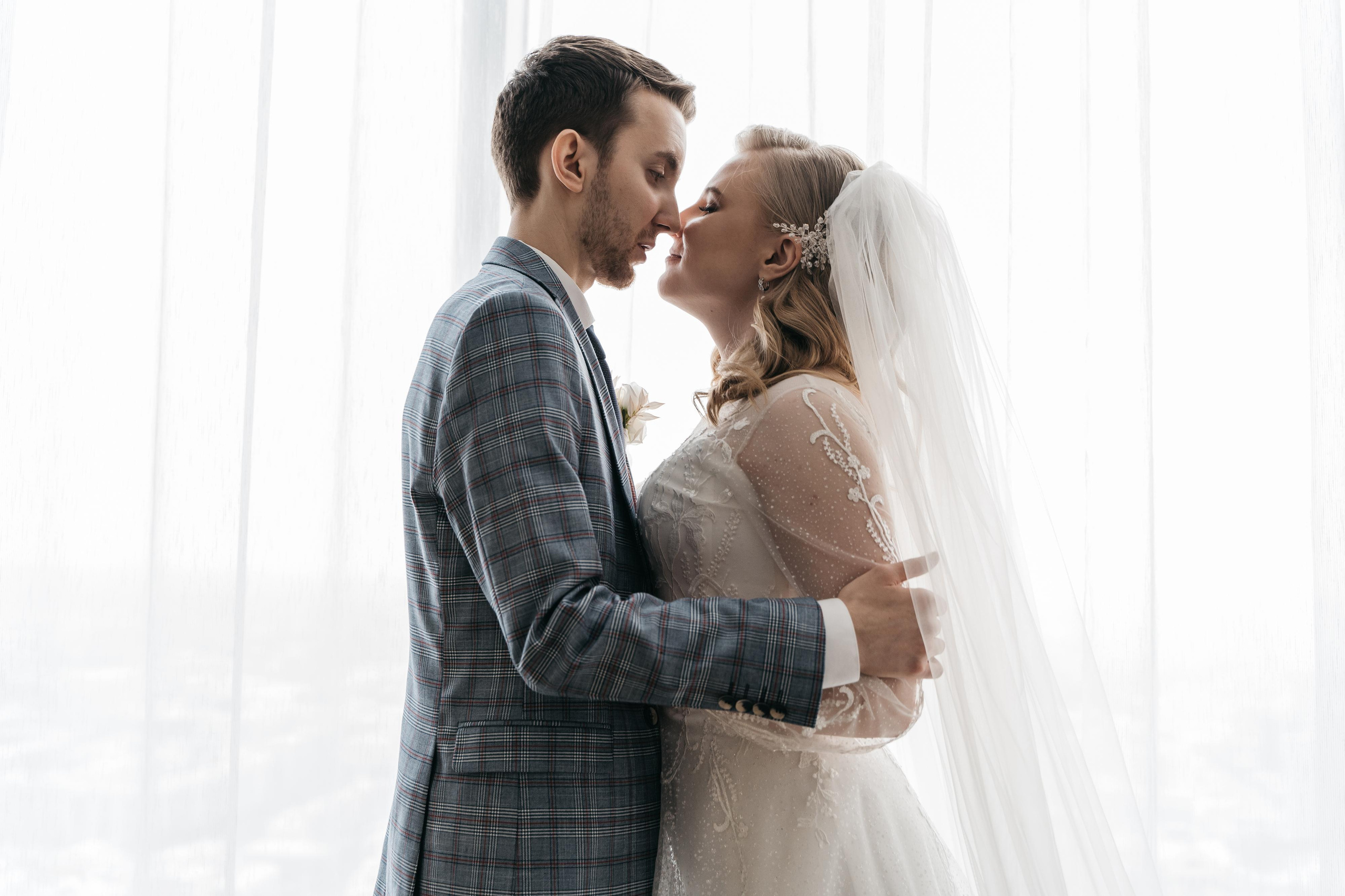 Свадебная фотосессия в Екатеринбурге, свадебная фотосессия в фотостудии Лаборатория, сниму красиво ваше событие. Фотограф Татьяна Мамонтова