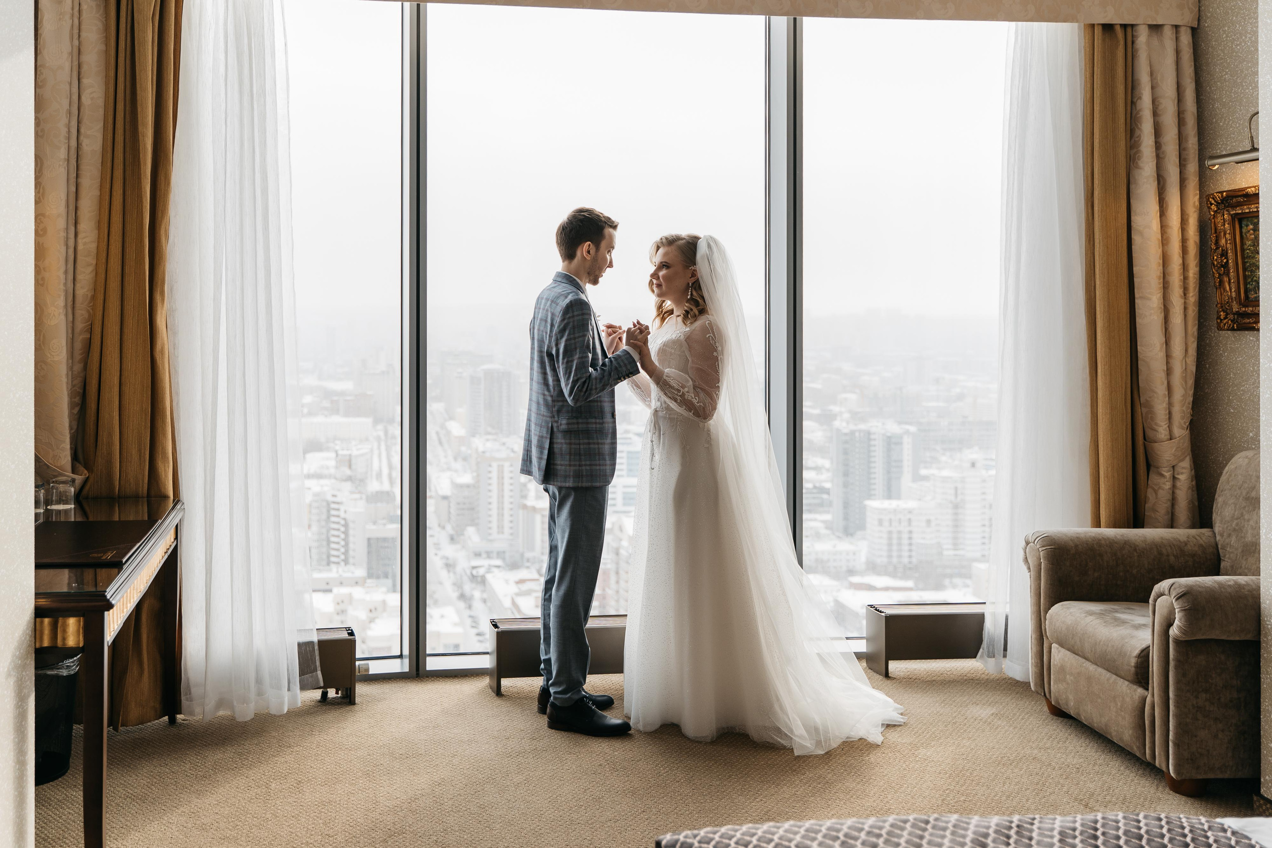 Свадебная фотосессия в Екатеринбурге, свадебная фотосессия в фотостудии Лаборатория, сниму красиво ваше событие. Фотограф Татьяна Мамонтова