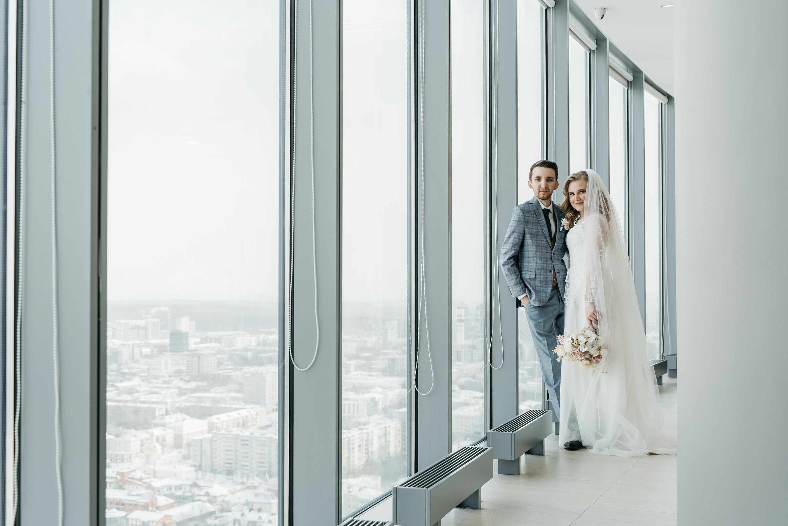 Свадебная фотосессия в Екатеринбурге, свадебная фотосессия в фотостудии Лаборатория, сниму красиво ваше событие. Фотограф Татьяна Мамонтова