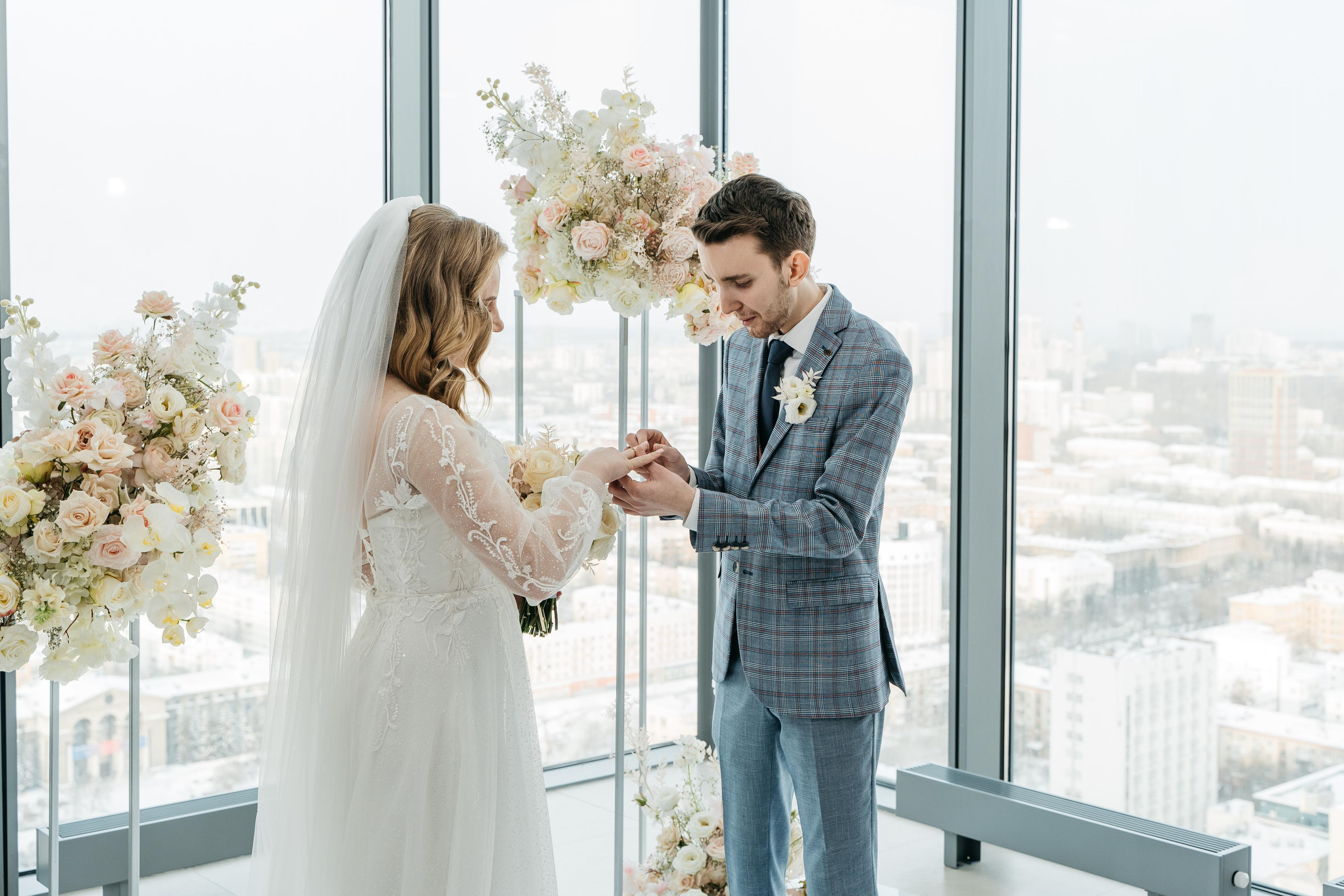 Свадебная фотосессия в Екатеринбурге, свадебная фотосессия в фотостудии Лаборатория, сниму красиво ваше событие. Фотограф Татьяна Мамонтова