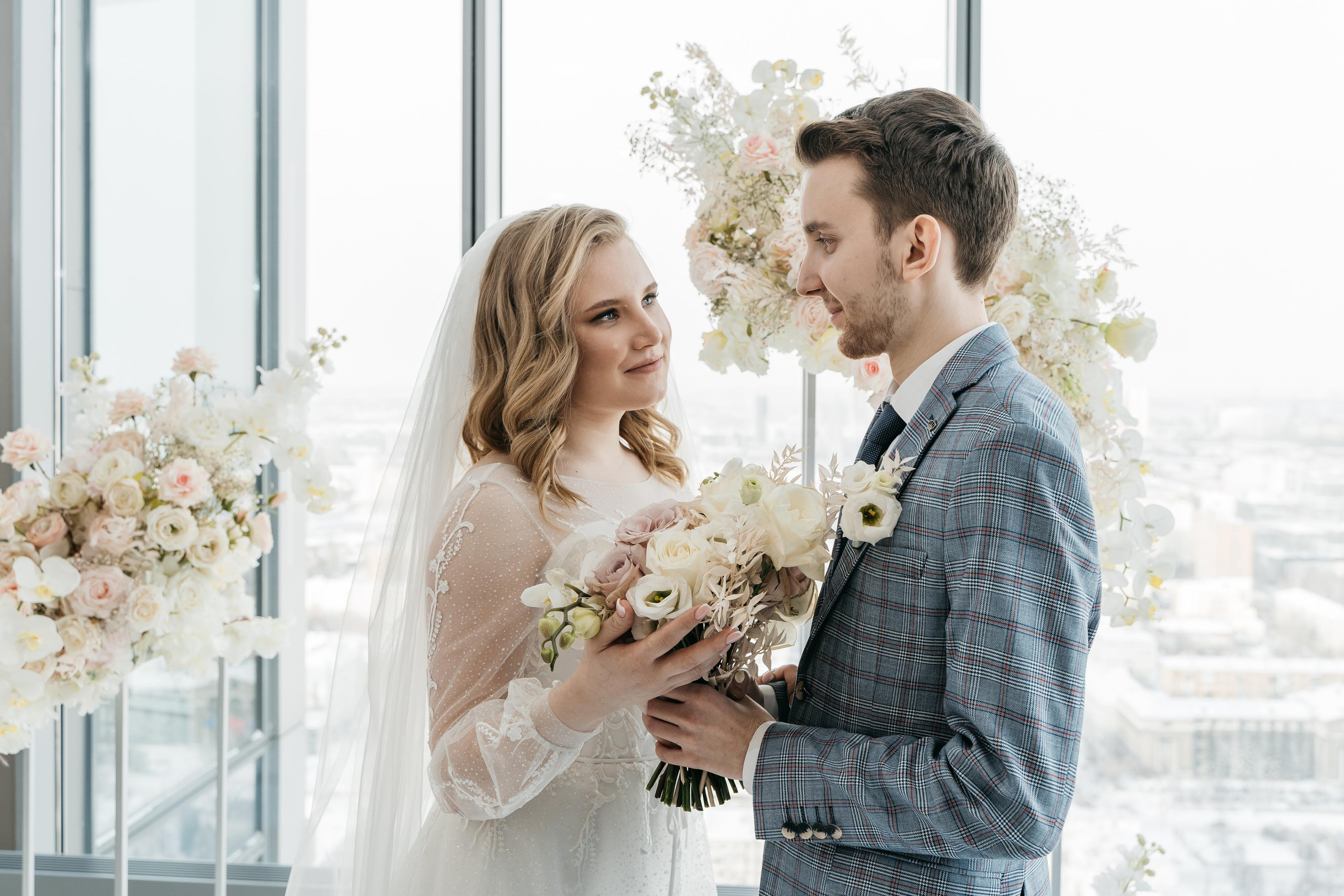 Свадебная фотосессия в Екатеринбурге, свадебная фотосессия в фотостудии Лаборатория, сниму красиво ваше событие. Фотограф Татьяна Мамонтова