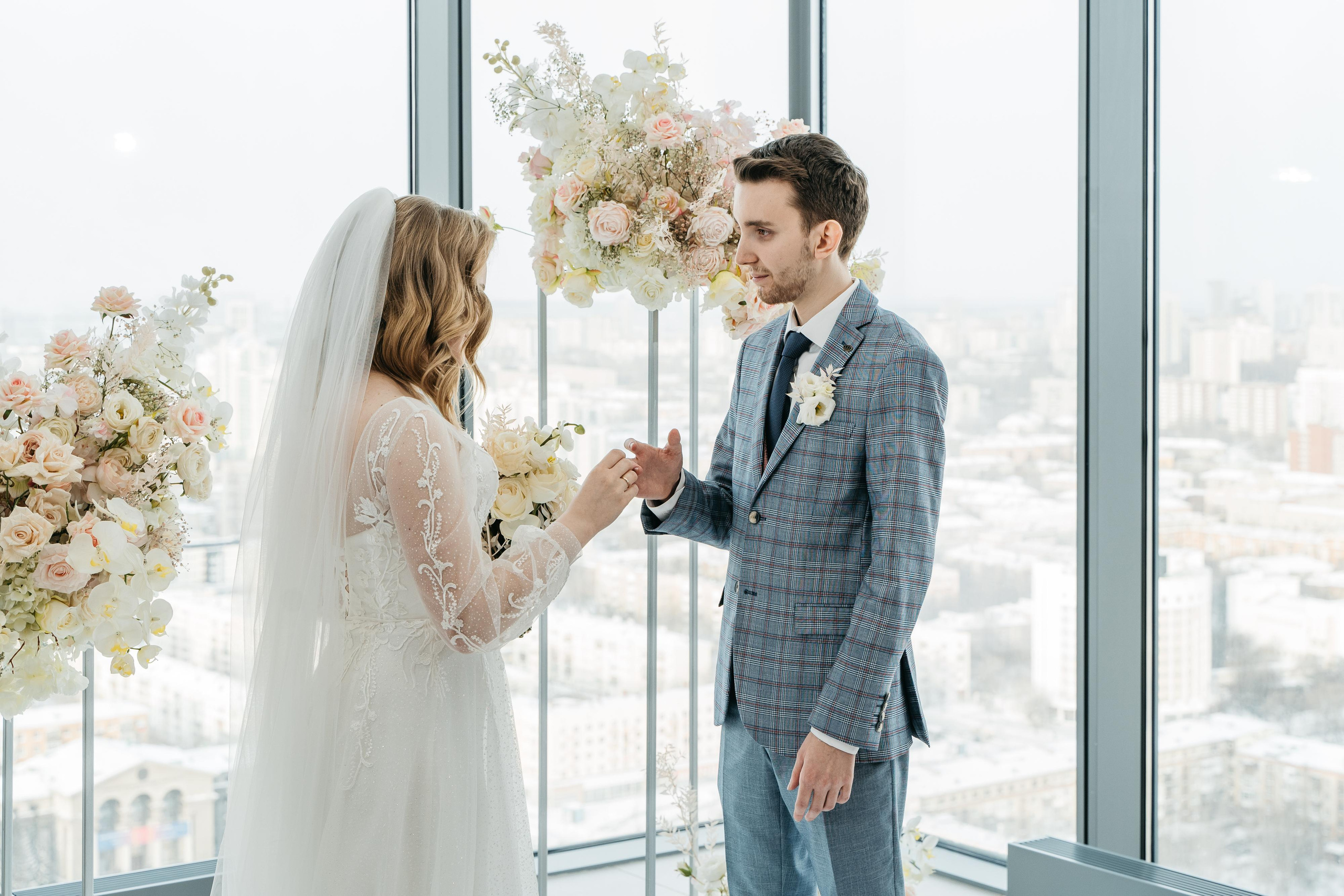 Свадебная фотосессия в Екатеринбурге, свадебная фотосессия в фотостудии Лаборатория, сниму красиво ваше событие. Фотограф Татьяна Мамонтова