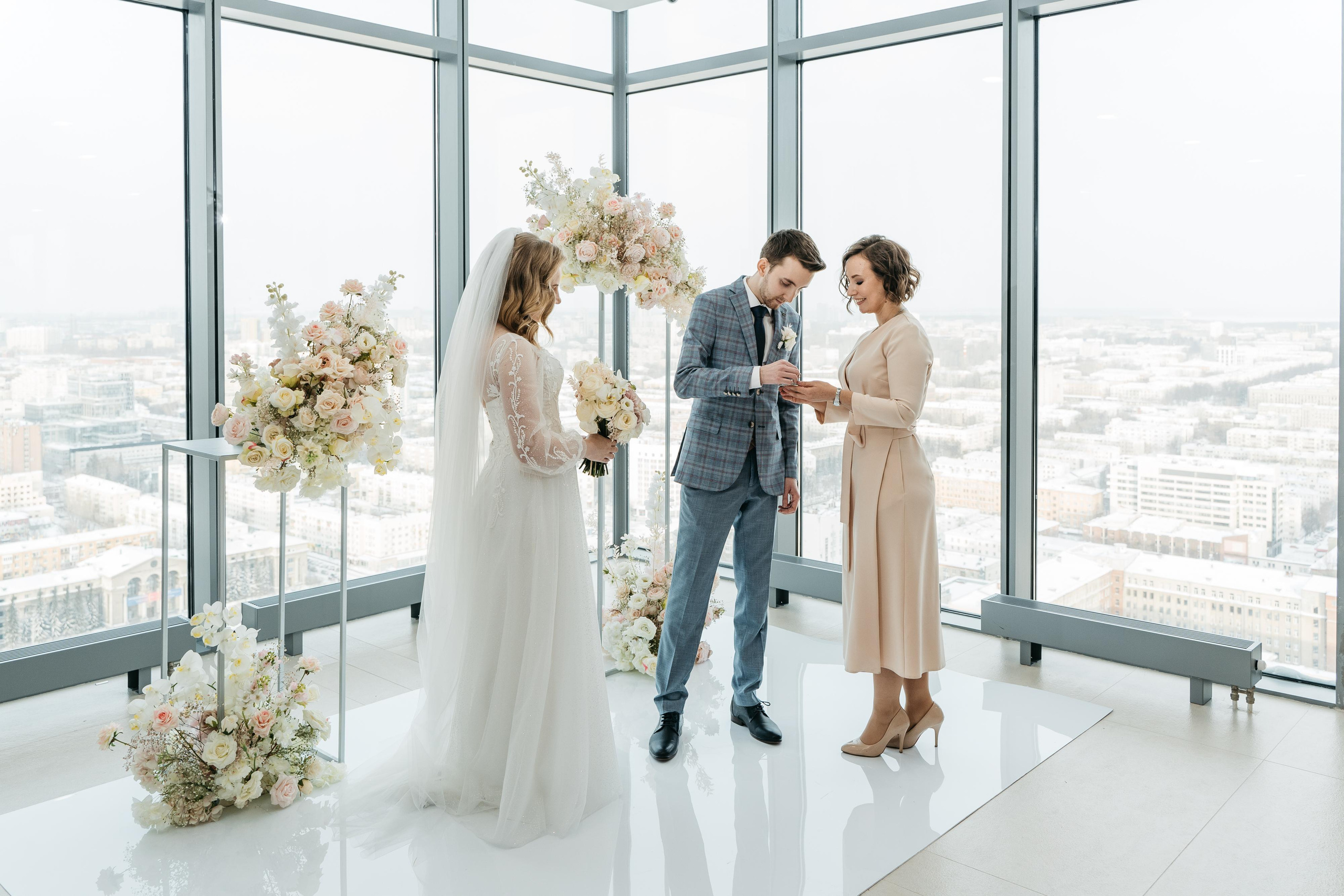 Свадебная фотосессия в Екатеринбурге, свадебная фотосессия в фотостудии Лаборатория, сниму красиво ваше событие. Фотограф Татьяна Мамонтова