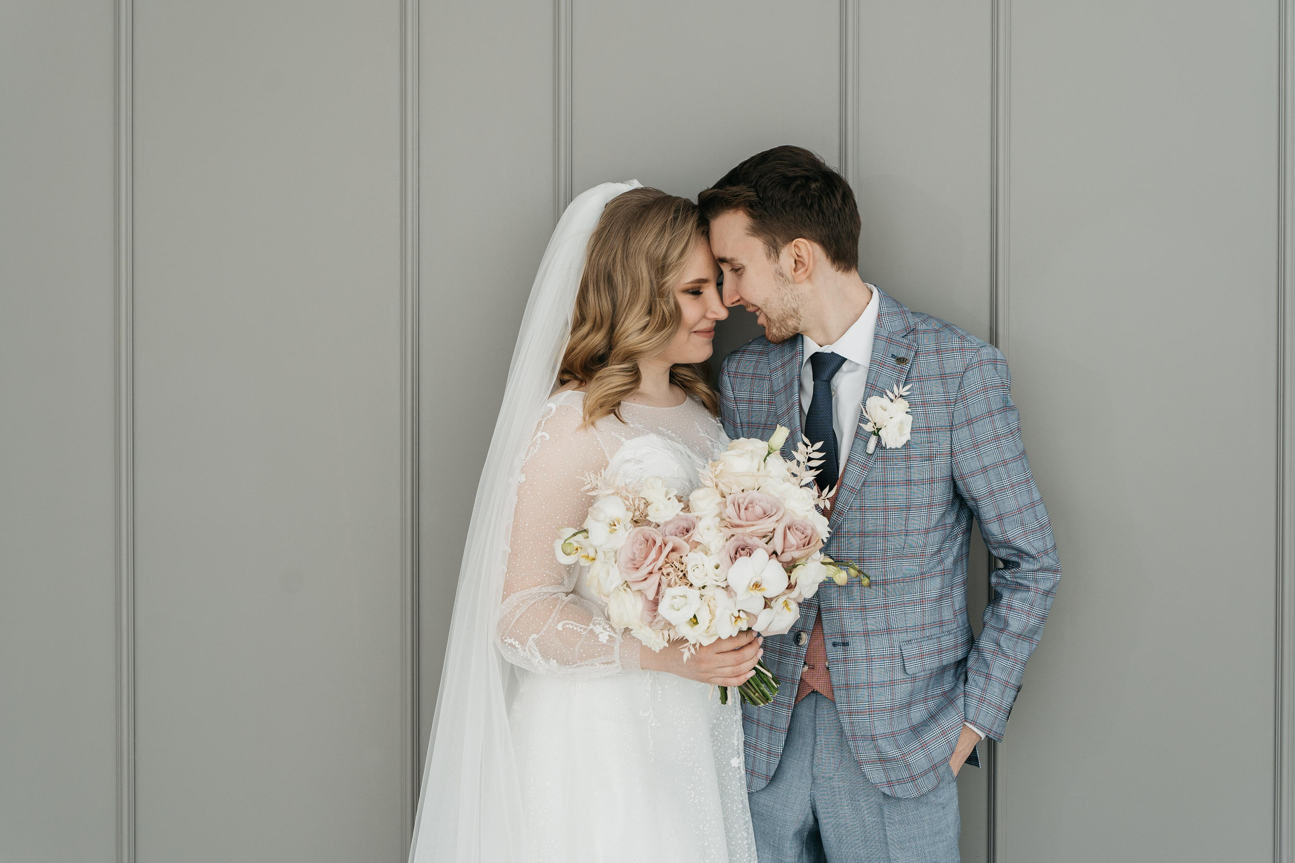 Свадебная фотосессия в Екатеринбурге, свадебная фотосессия в фотостудии Лаборатория, сниму красиво ваше событие. Фотограф Татьяна Мамонтова