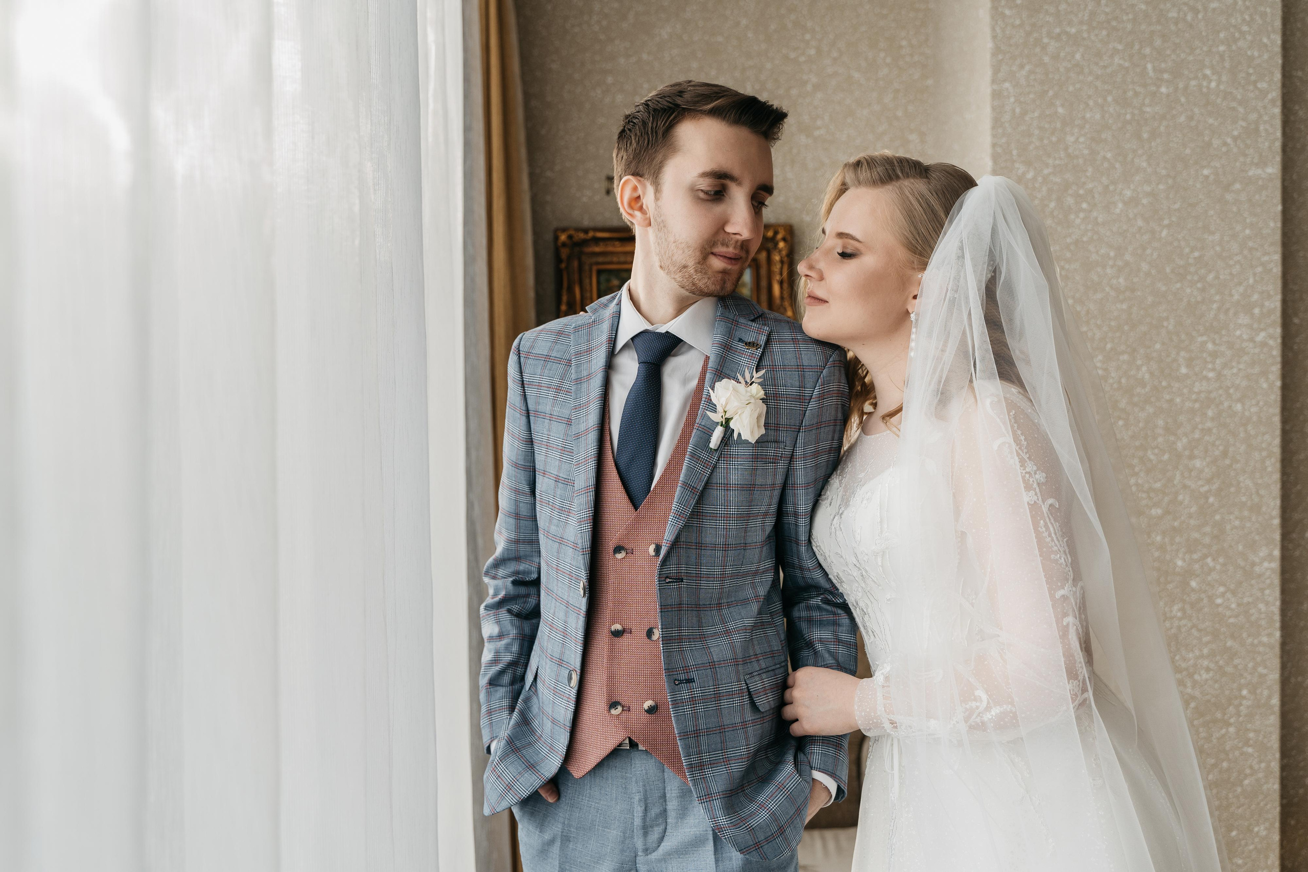 Свадебная фотосессия в Екатеринбурге, свадебная фотосессия в фотостудии Лаборатория, сниму красиво ваше событие. Фотограф Татьяна Мамонтова