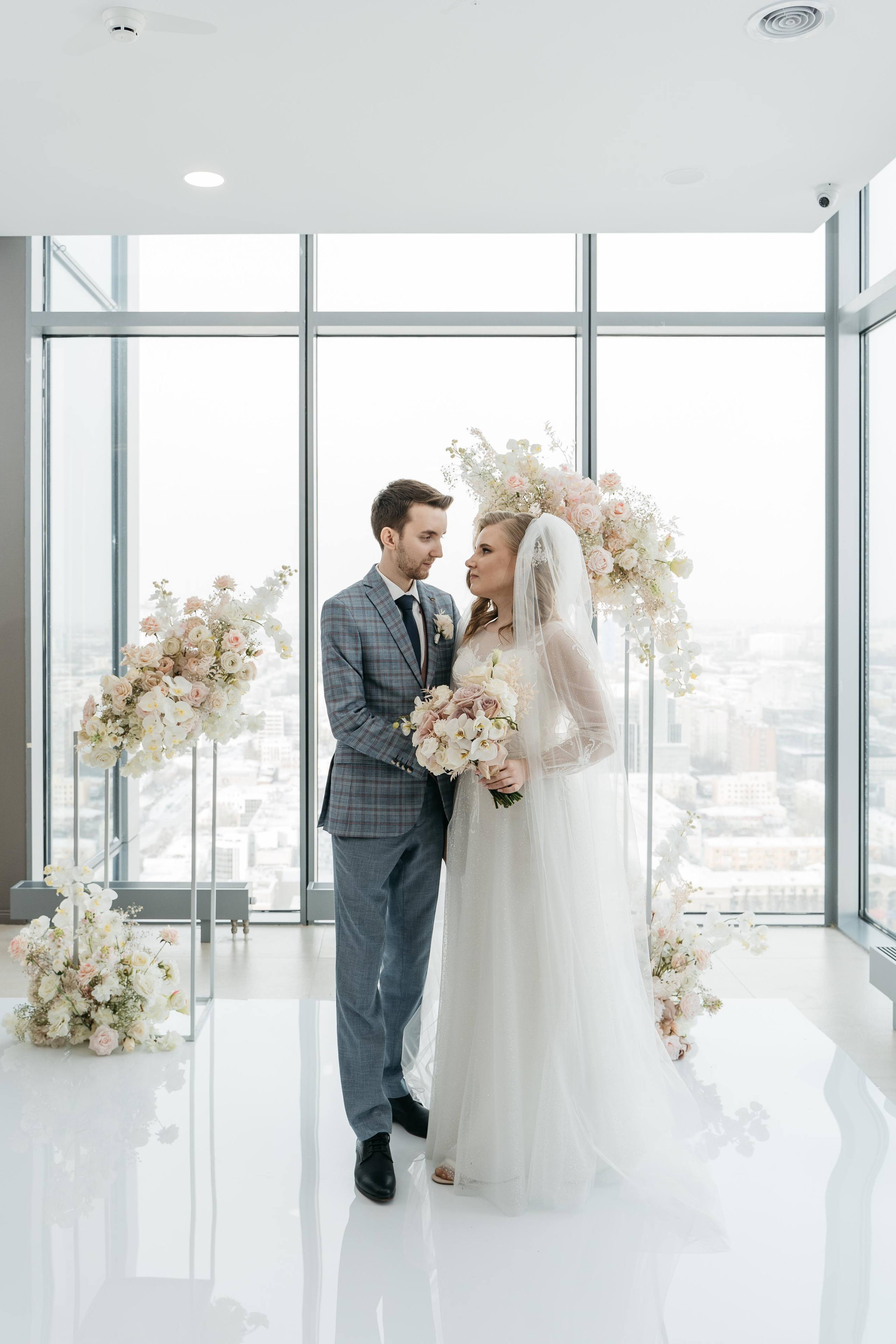 Свадебная фотосессия в Екатеринбурге, свадебная фотосессия в фотостудии Лаборатория, сниму красиво ваше событие. Фотограф Татьяна Мамонтова