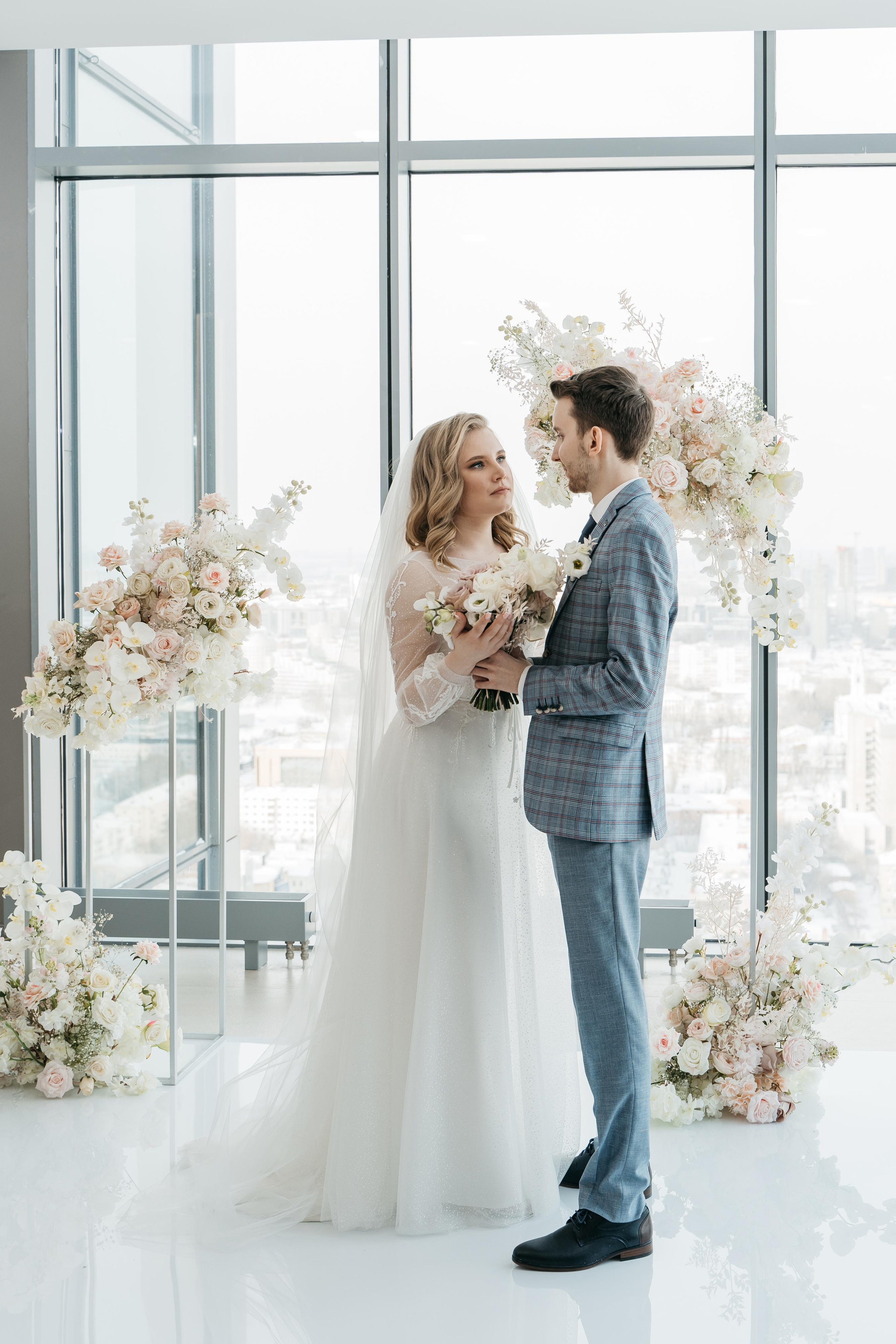 Свадебная фотосессия в Екатеринбурге, свадебная фотосессия в фотостудии Лаборатория, сниму красиво ваше событие. Фотограф Татьяна Мамонтова