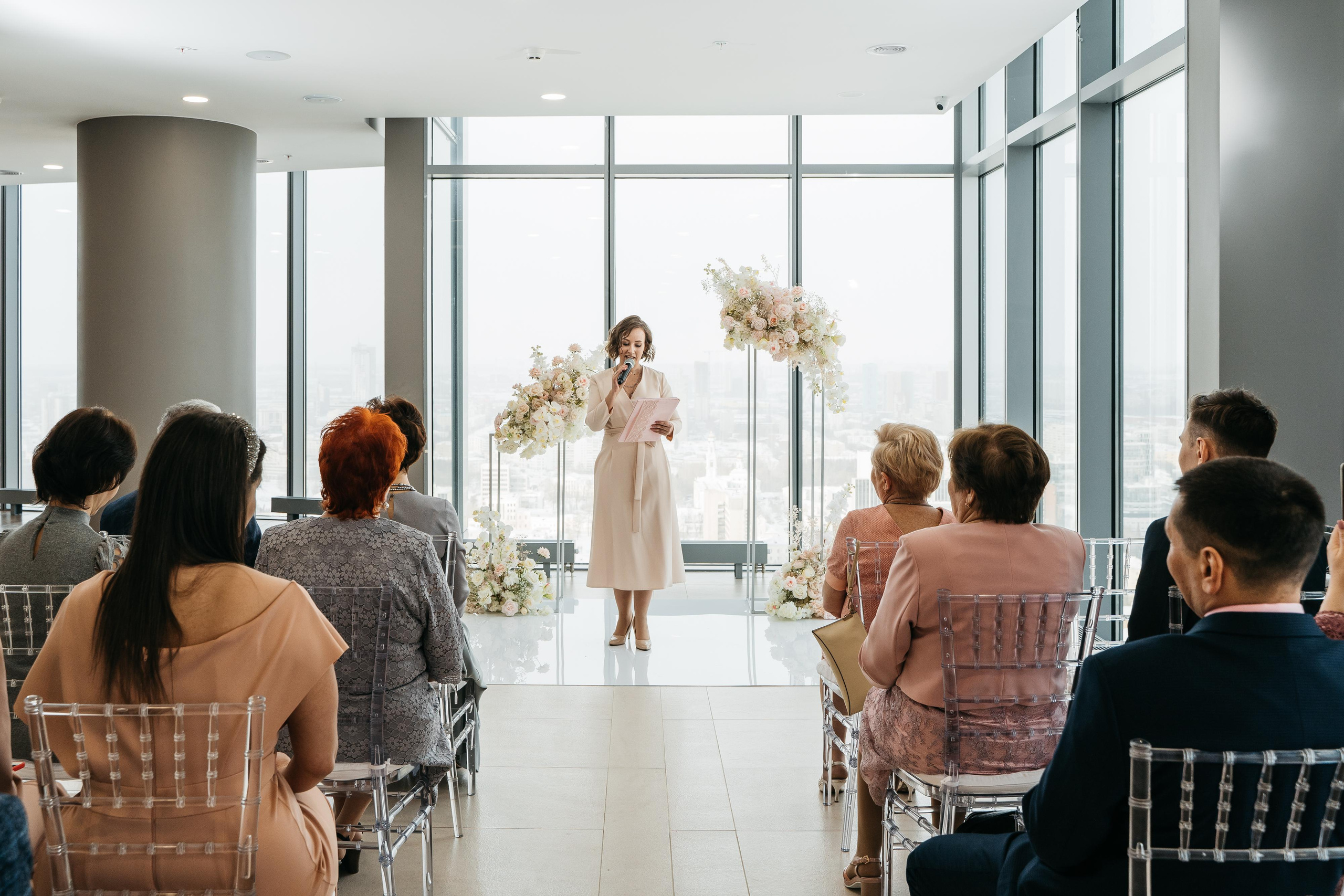 Свадебная фотосессия в Екатеринбурге, свадебная фотосессия в фотостудии Лаборатория, сниму красиво ваше событие. Фотограф Татьяна Мамонтова